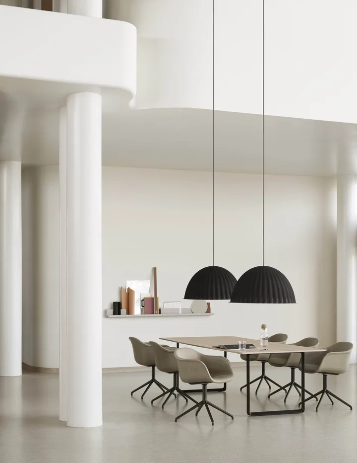 Muuto | ムート からのUnder the bell ペンダントランプ Ø82 cm