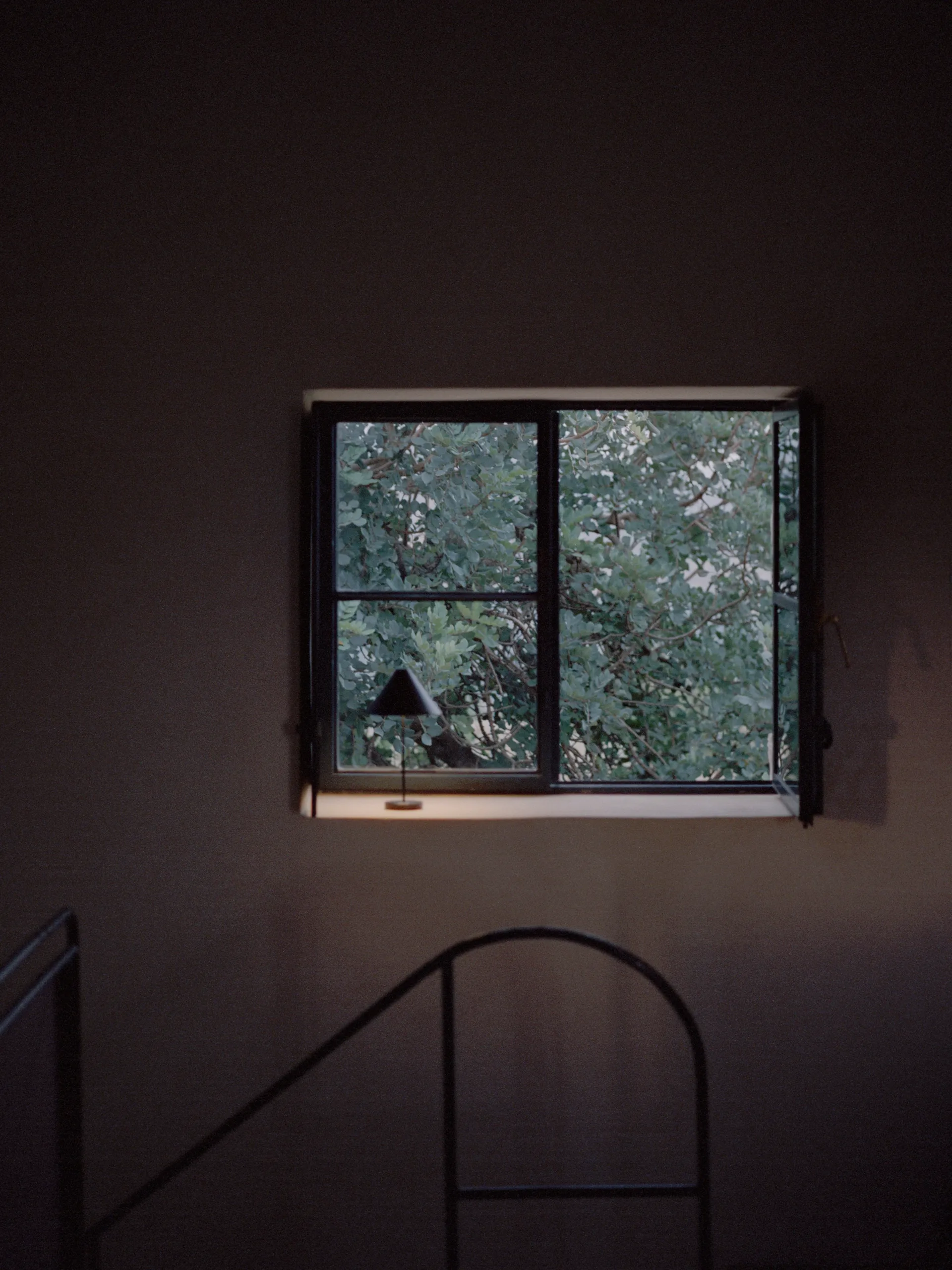 Brolly ポータブルテーブルランプ, Steel black New Works | ニューワークス