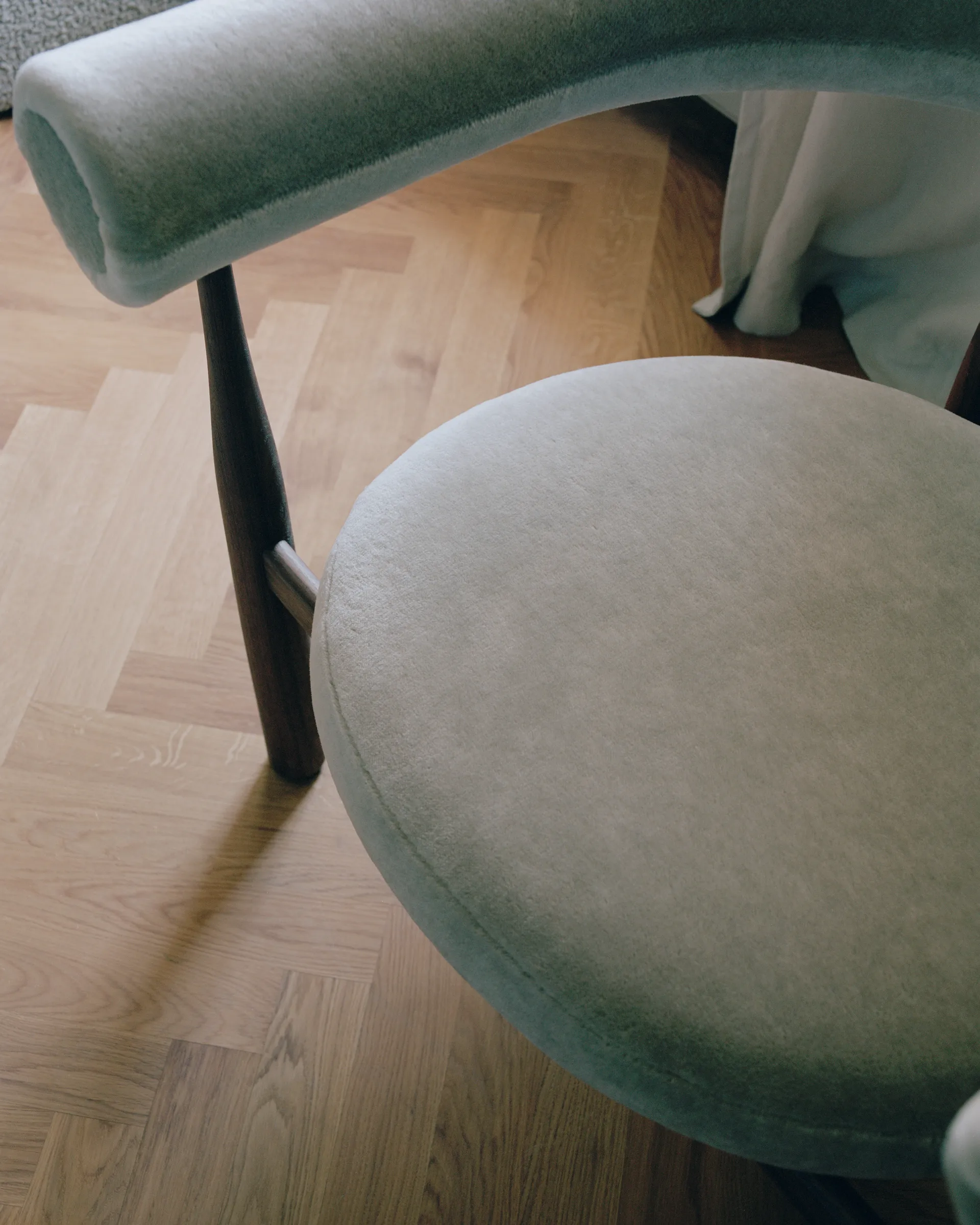 Bukowski ラウンジチェア, Walnut, Rest 23 New Works | ニューワークス