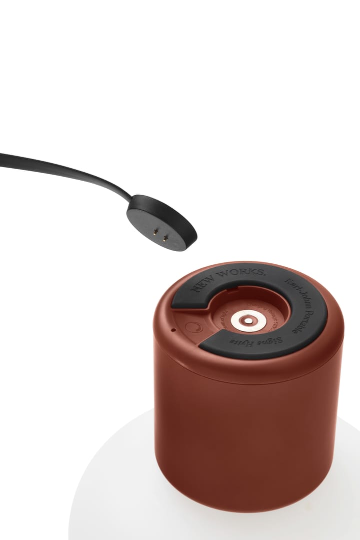 Karl-Johan ポータブルテーブルランプ, Earth red New Works | ニューワークス