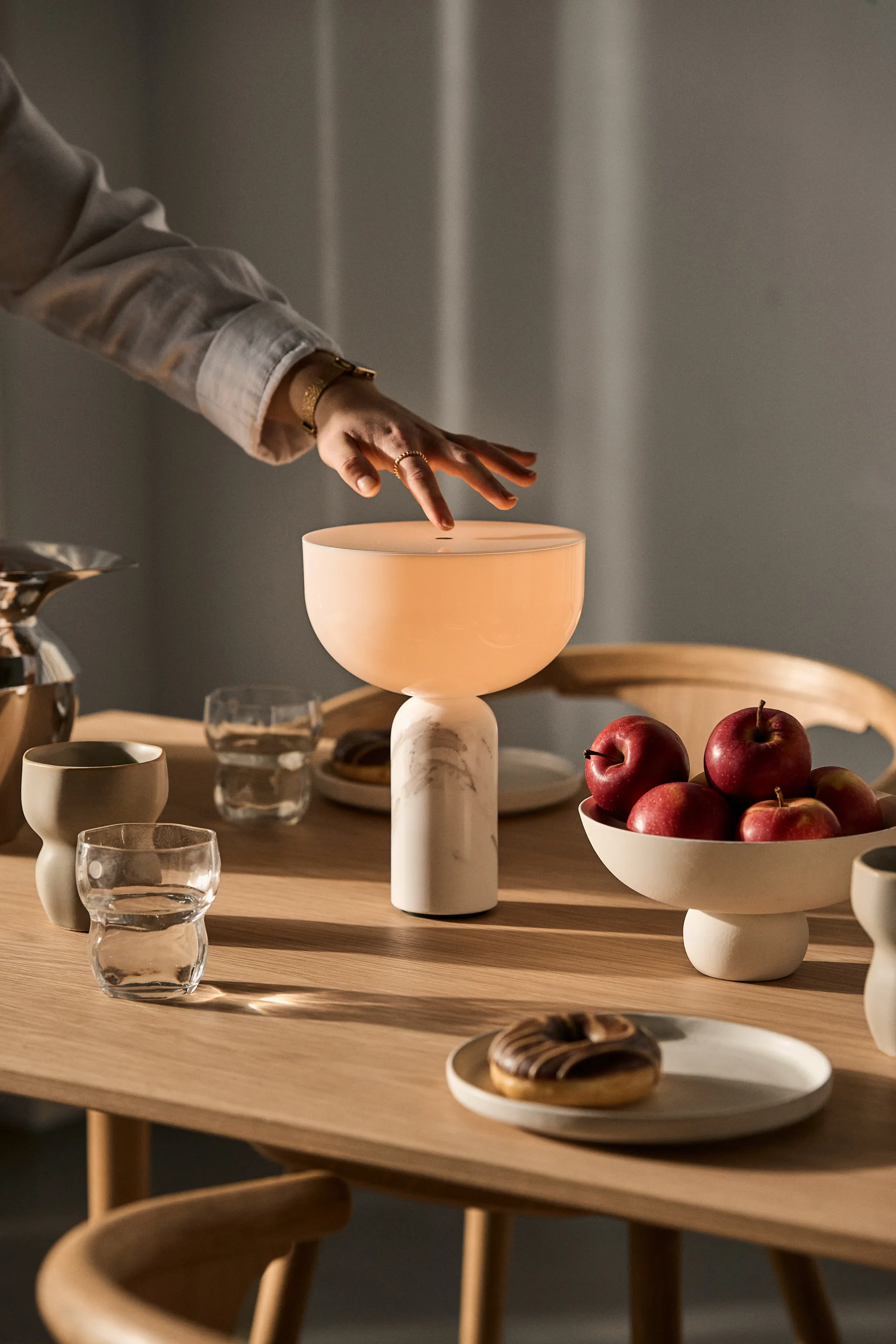 Kizu ポータブルテーブルランプ, White marble New Works | ニューワークス