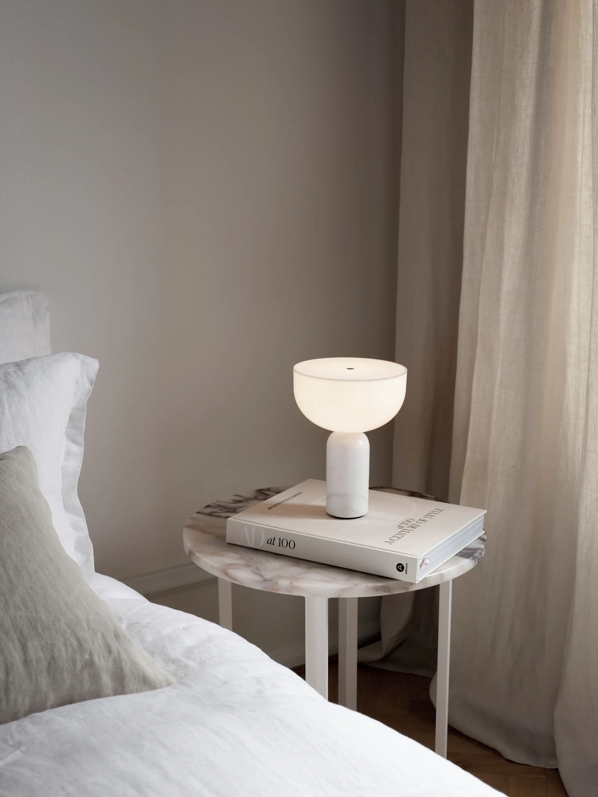 Kizu ポータブルテーブルランプ, White marble New Works | ニューワークス
