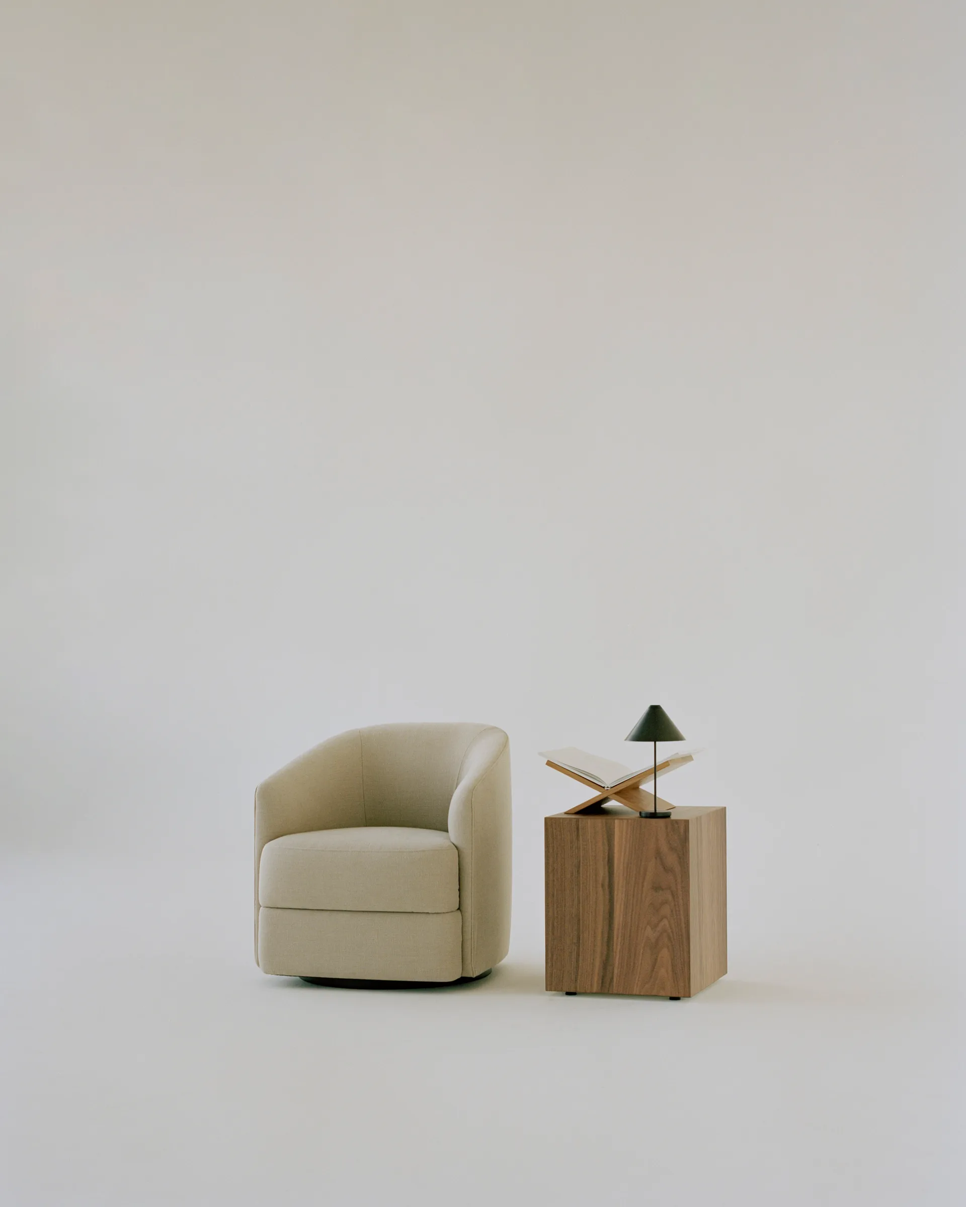 Mass サイドテーブル 40x40x47 cm, Walnut New Works | ニューワークス