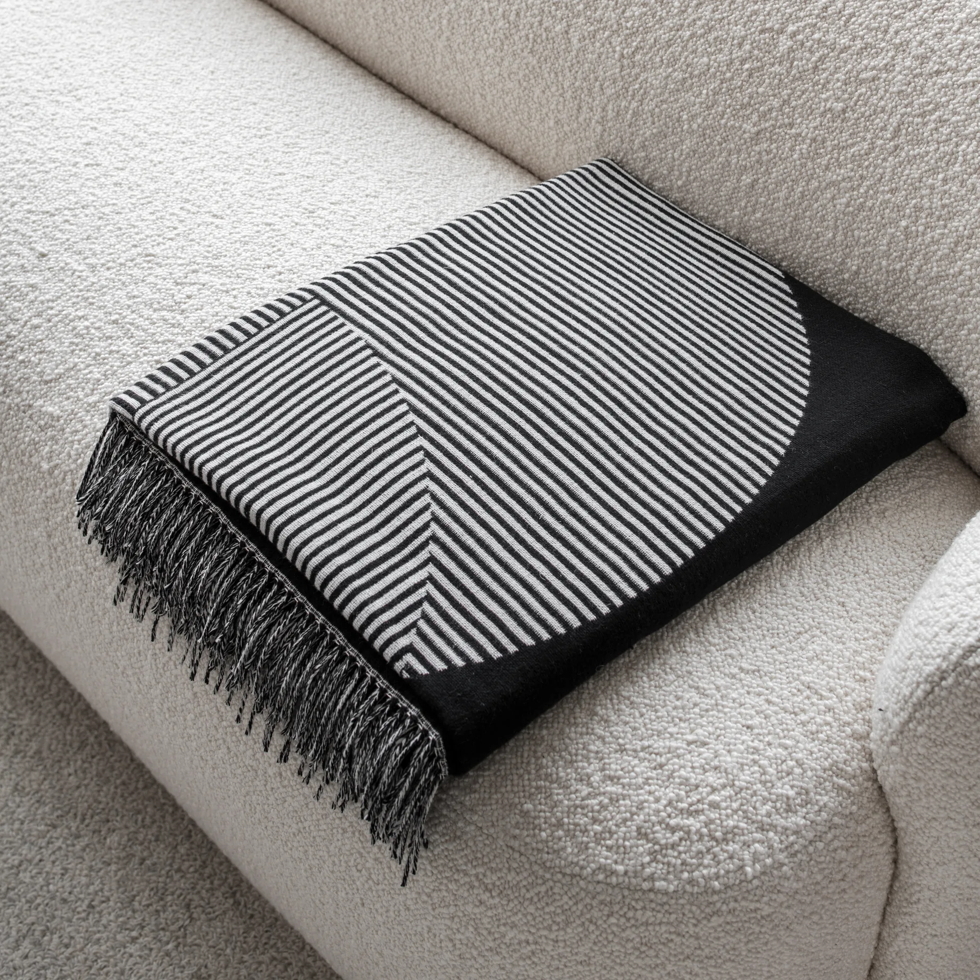 サークルズ コットンスロー 130x185 cm, black NJRD | 二オール