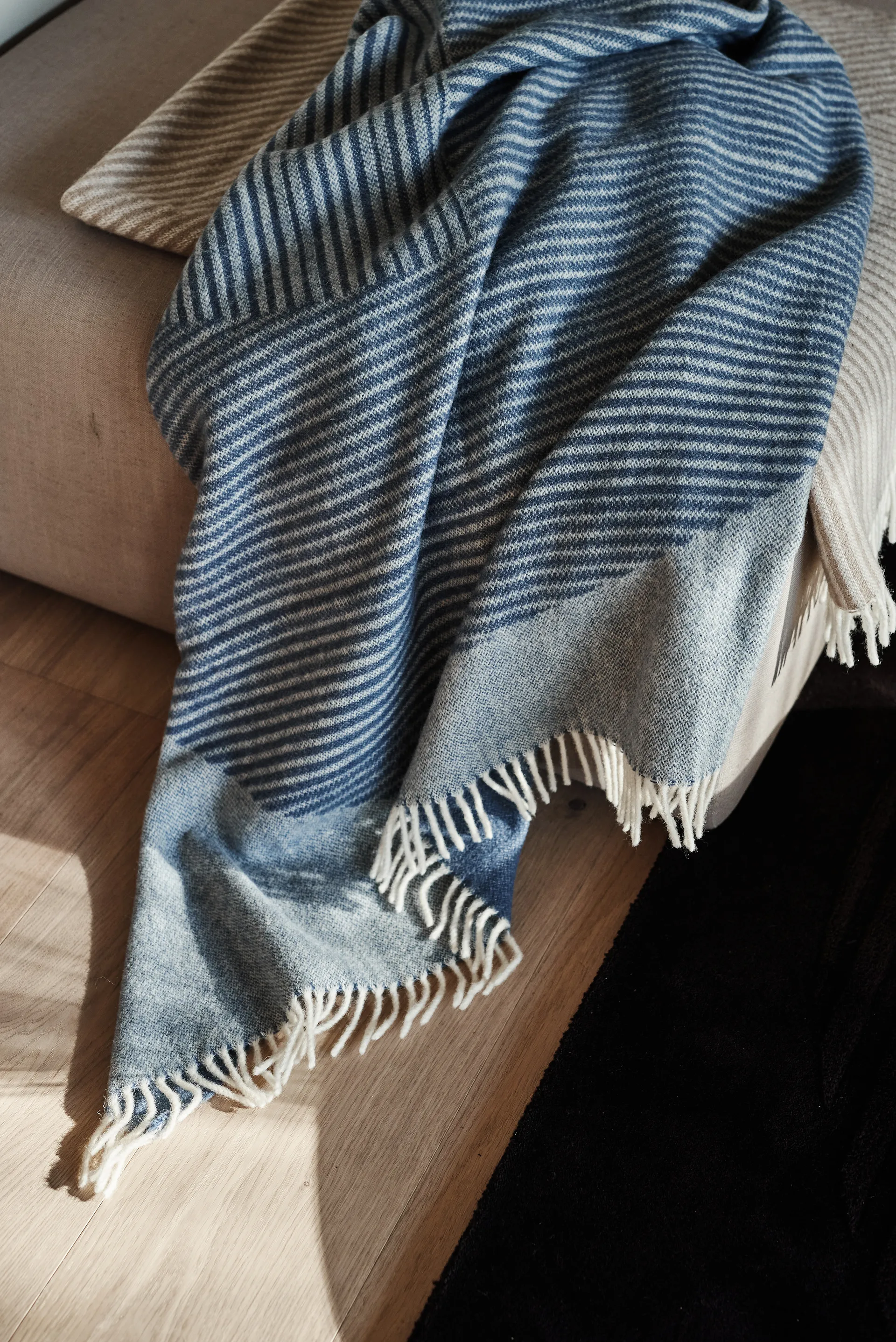 サークルズ ウールスロー 130x185 cm, Blue NJRD | 二オール