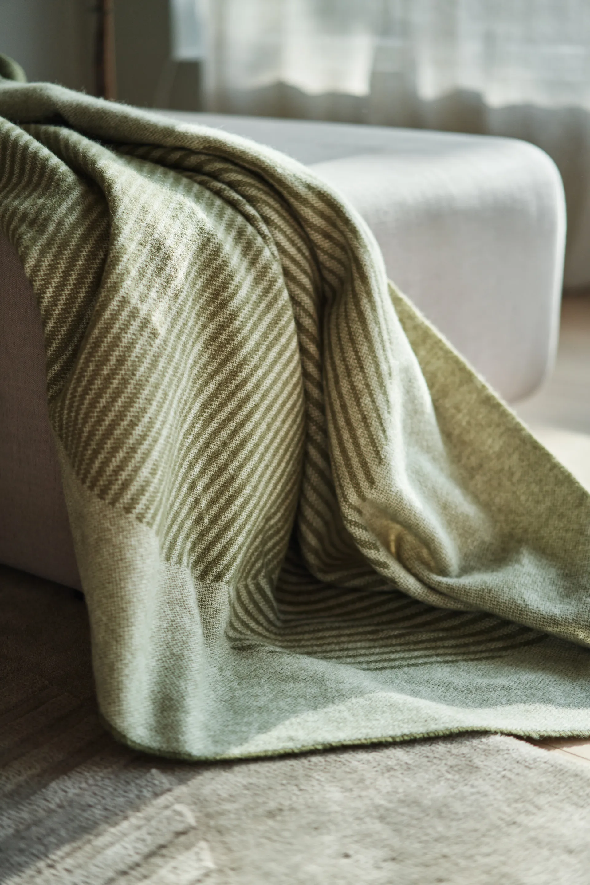 サークルズ ウールスロー 130x185 cm, Green NJRD | 二オール