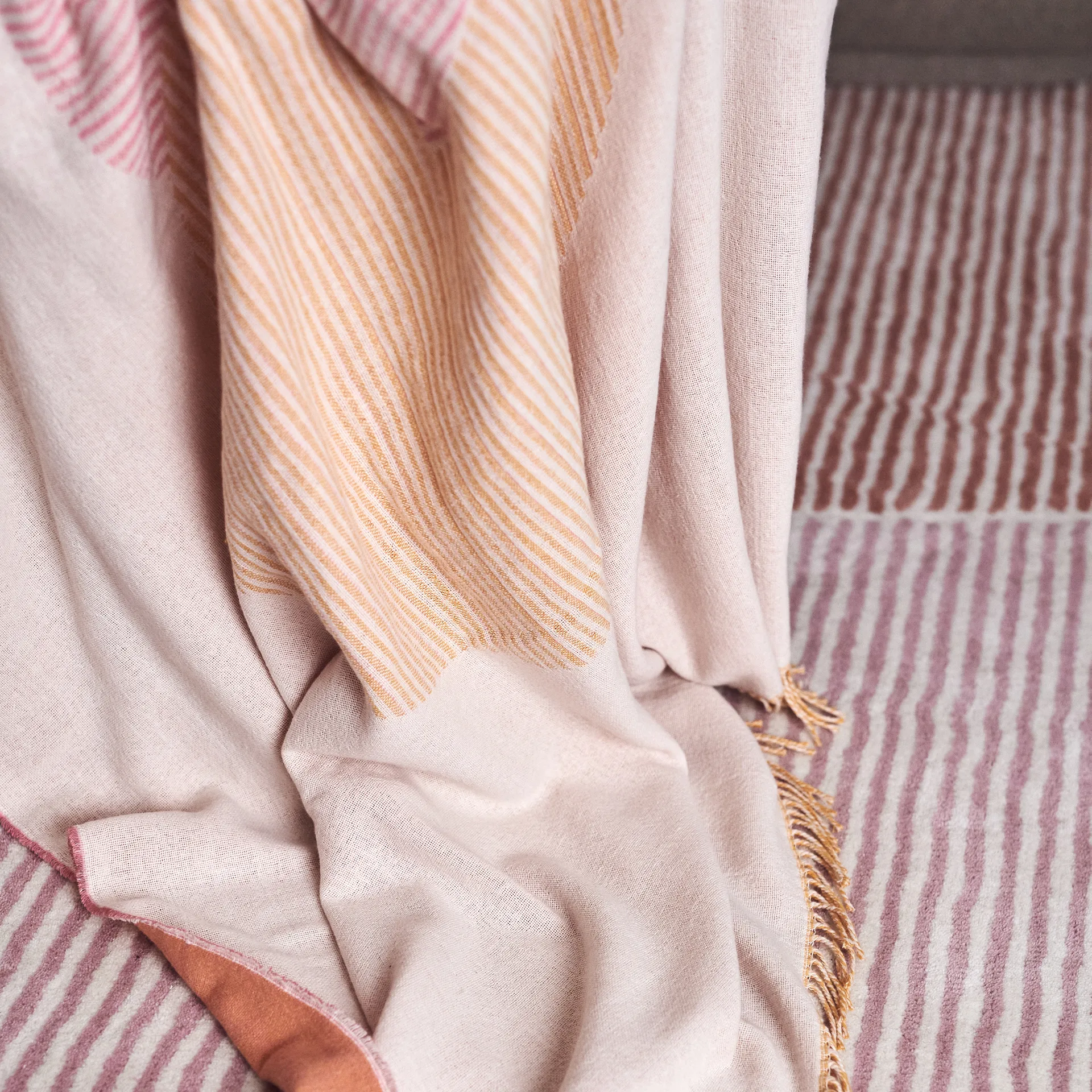 サークルズ コットンスロー 130x185 cm, natural white NJRD | 二オール