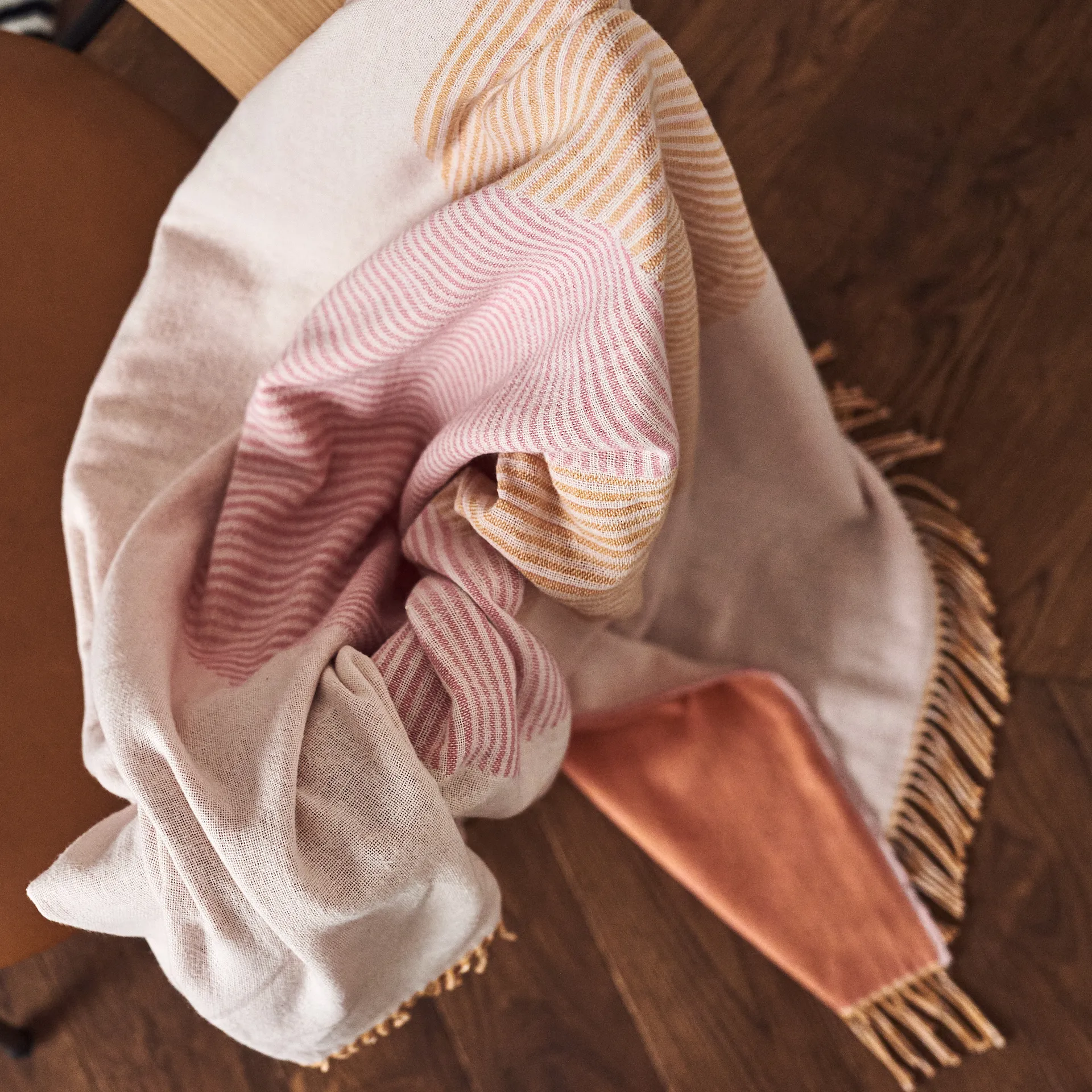 サークルズ コットンスロー 130x185 cm, natural white NJRD | 二オール