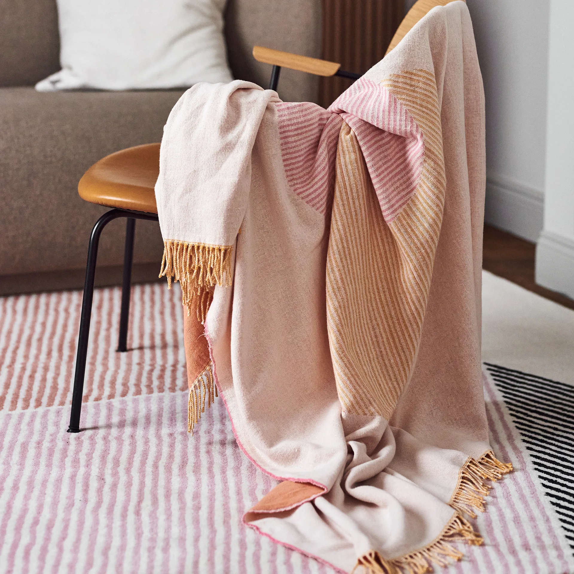 サークルズ コットンスロー 130x185 cm, natural white NJRD | 二オール