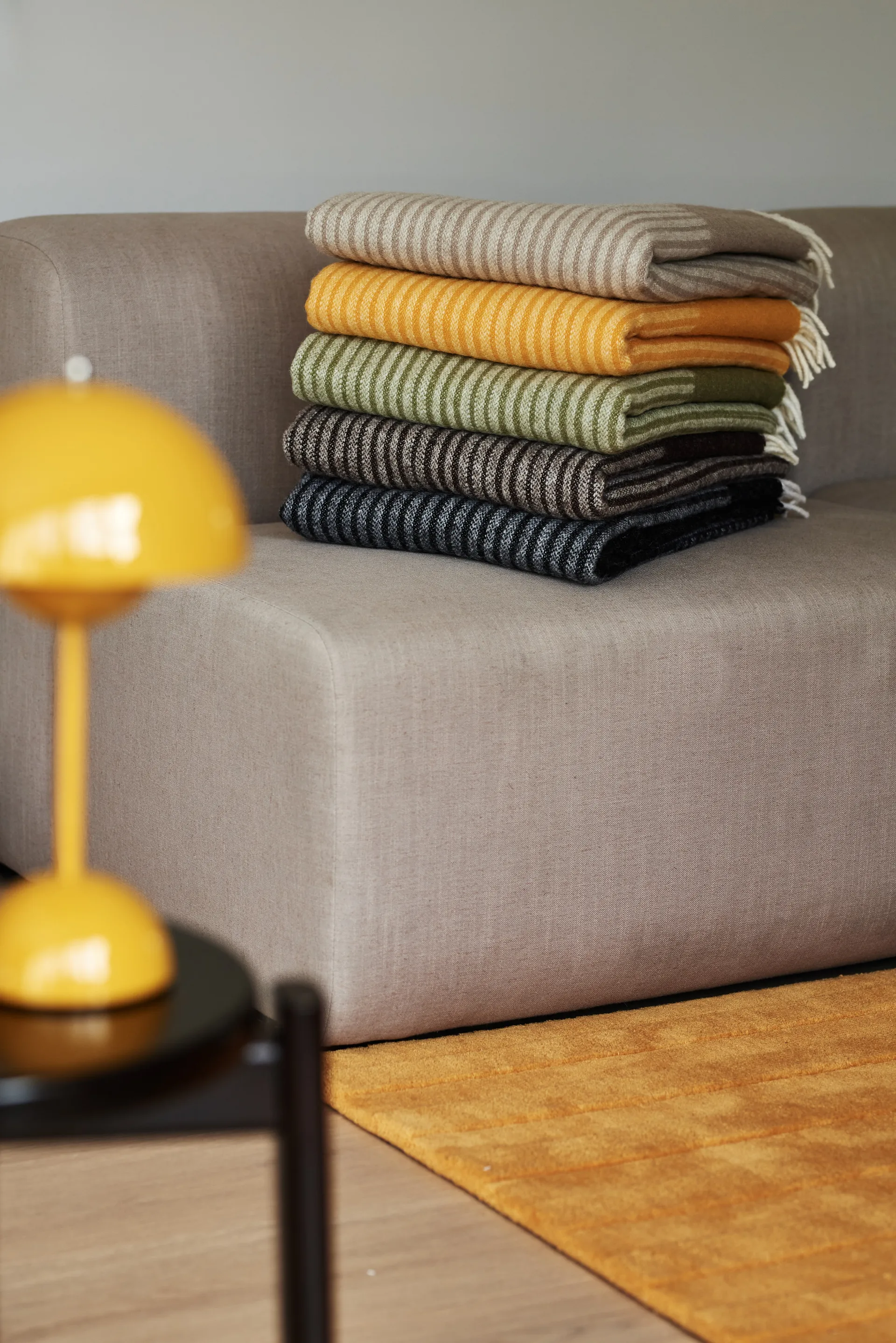 サークルズ ウールスロー 130x185 cm, Yellow NJRD | 二オール