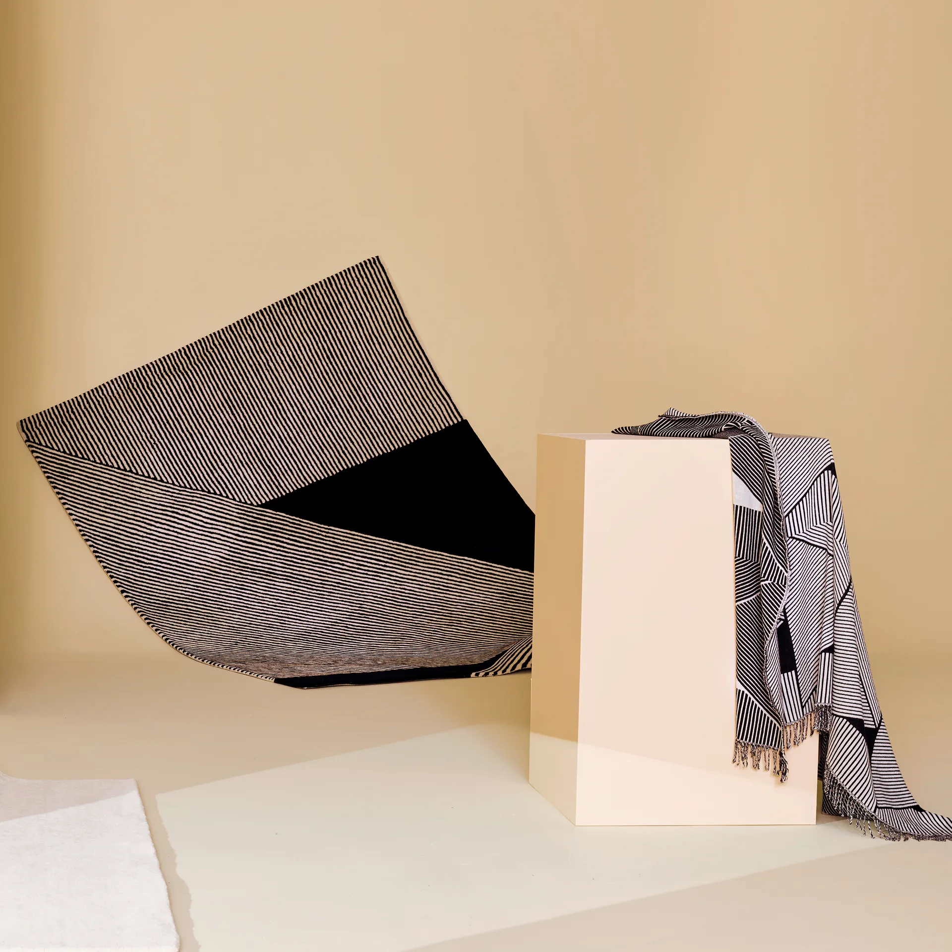 ストライプ ウールラグ ブラック, 170x240 cm NJRD | 二オール