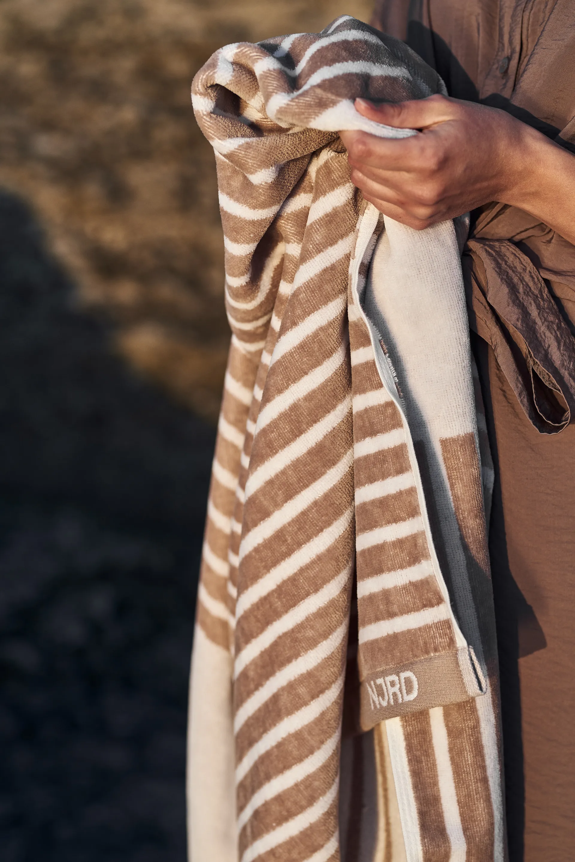 ストライプ バスタオル 70x140 cm, Beige NJRD | 二オール