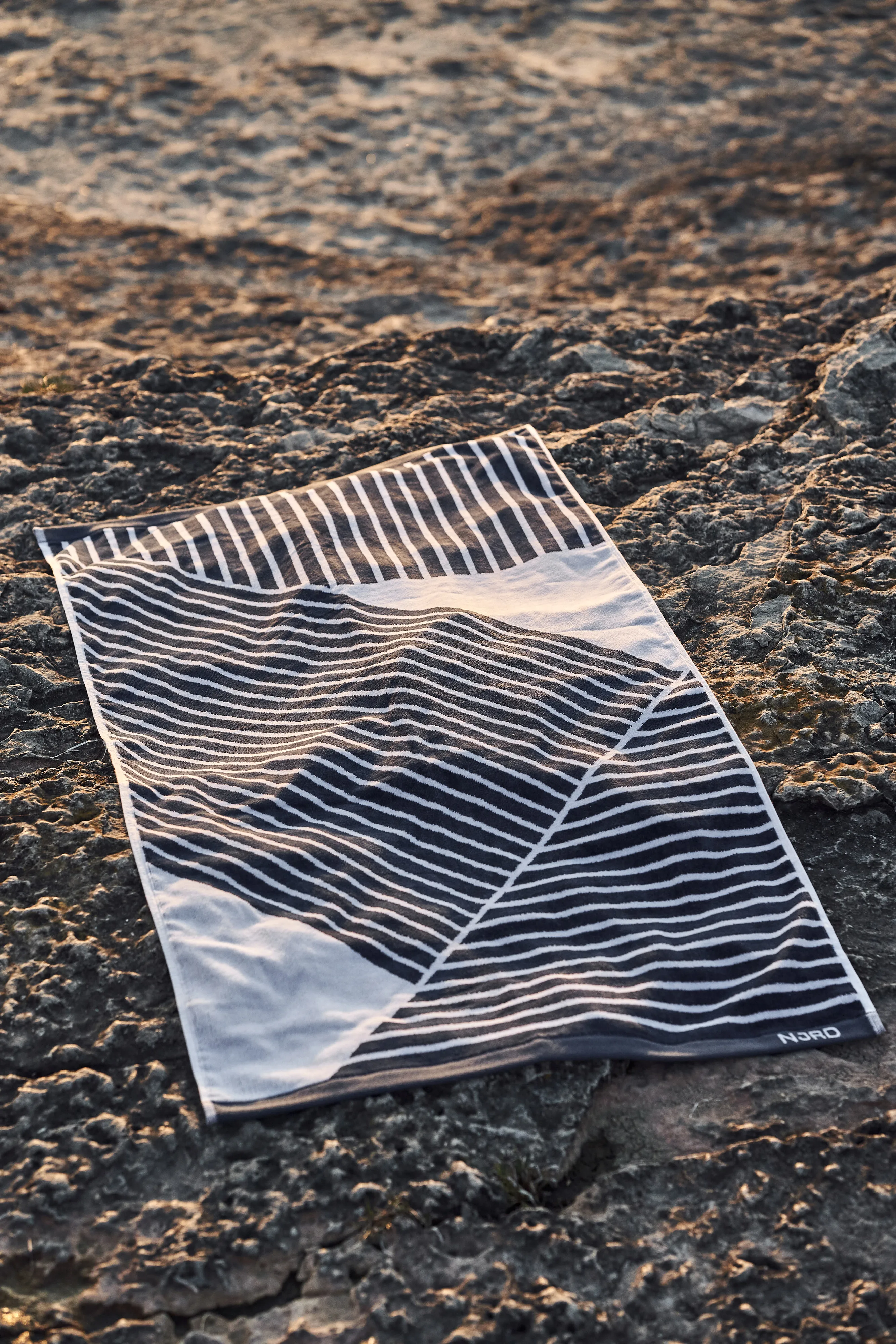 NJRD | 二オール からのストライプ バスタオル 70x140 cm - NordicNest.jp