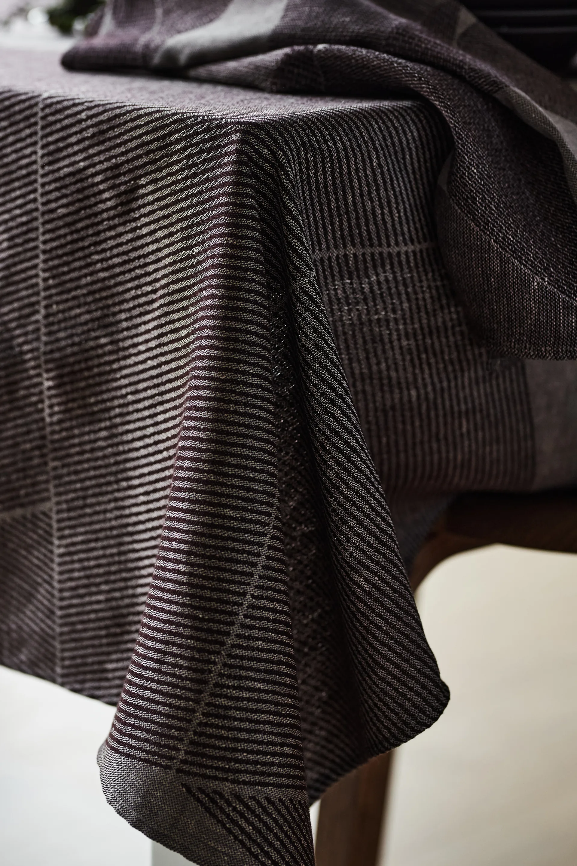 Geometric テーブルクロス 147x250 cm, Brown-white NJRD | 二オール