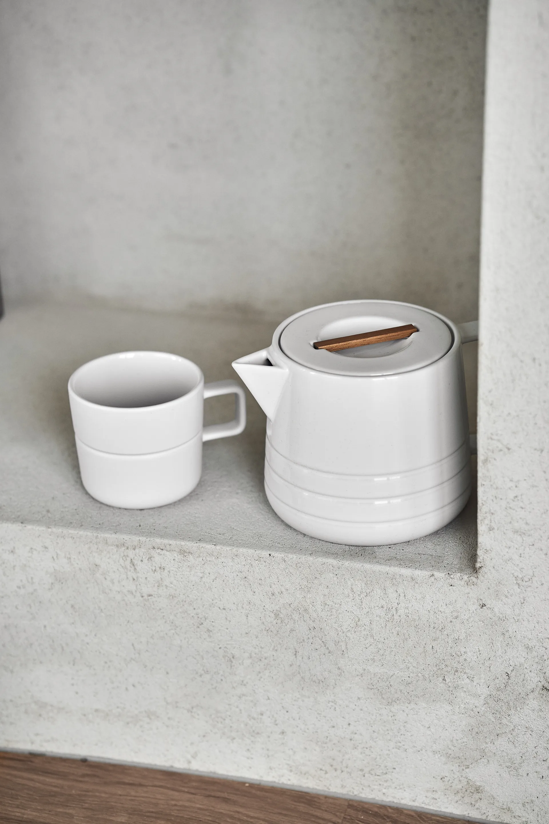 Lines ティーポット 1.5L, white NJRD | 二オール