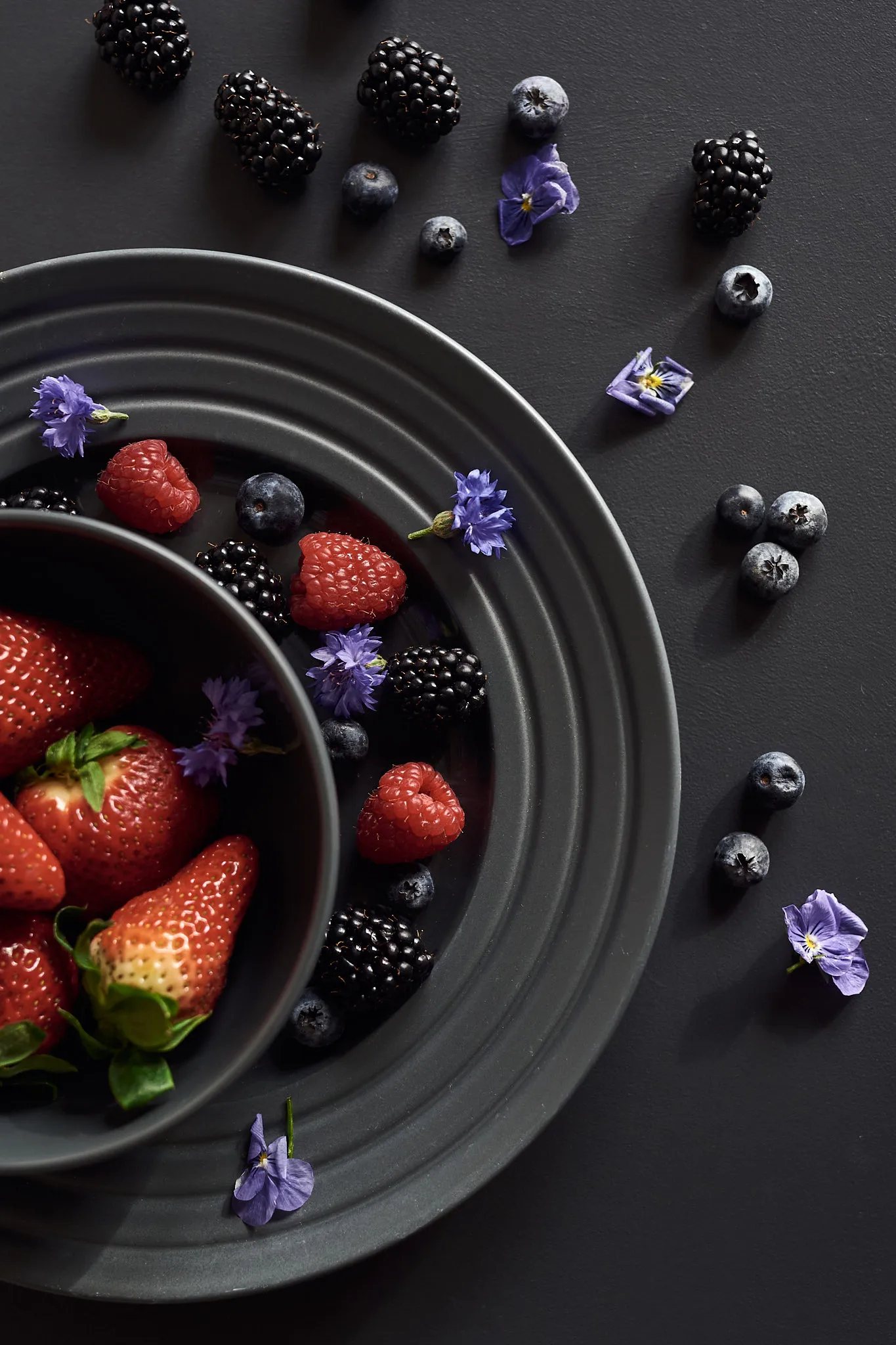 Lines プレート Ø27 cm 6パック, dark grey NJRD | 二オール