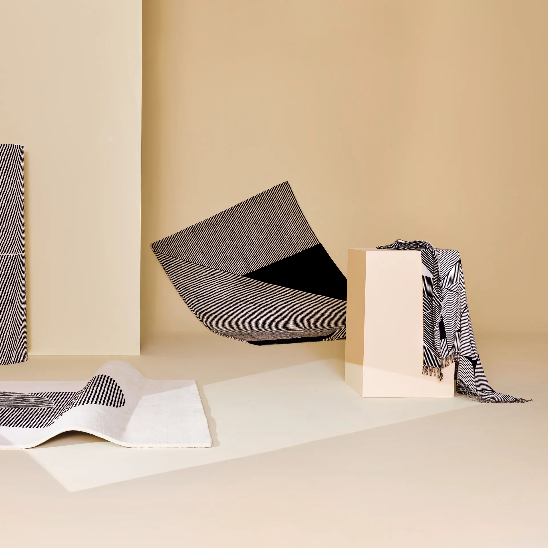 Metric focus コットンスロー, black NJRD | 二オール