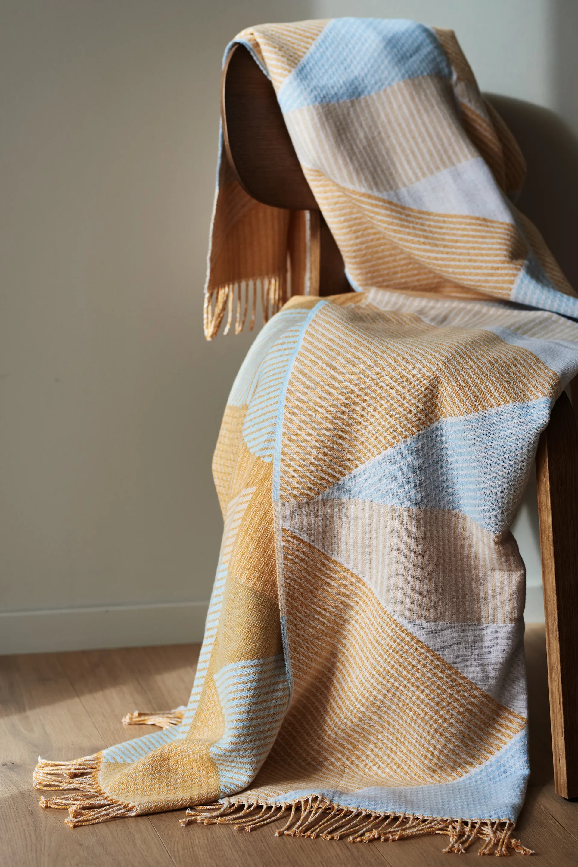 Metric focus No. 2 コットンスロー 130x185 cm, Yellow NJRD | 二オール