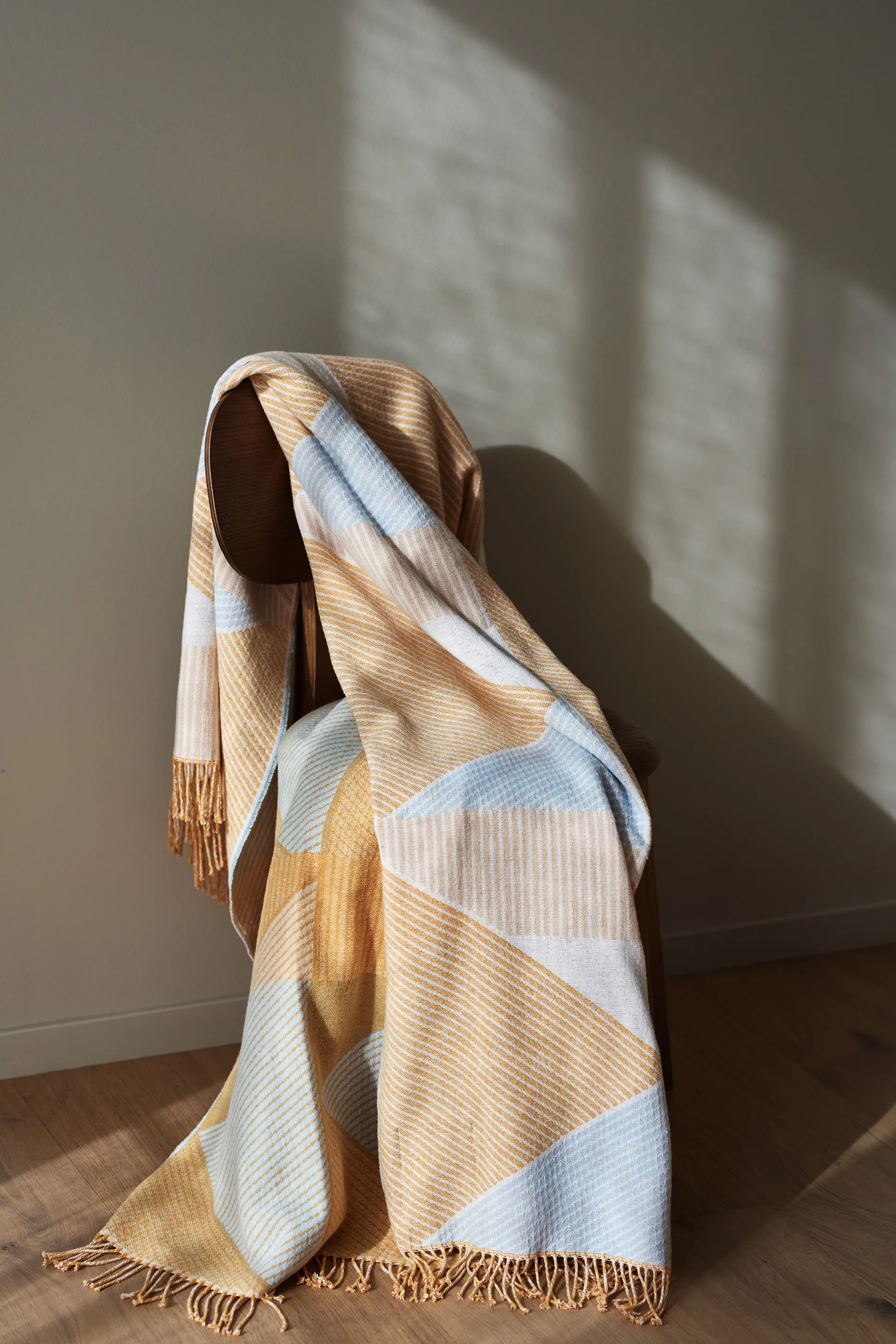 Metric focus No. 2 コットンスロー 130x185 cm, Yellow NJRD | 二オール