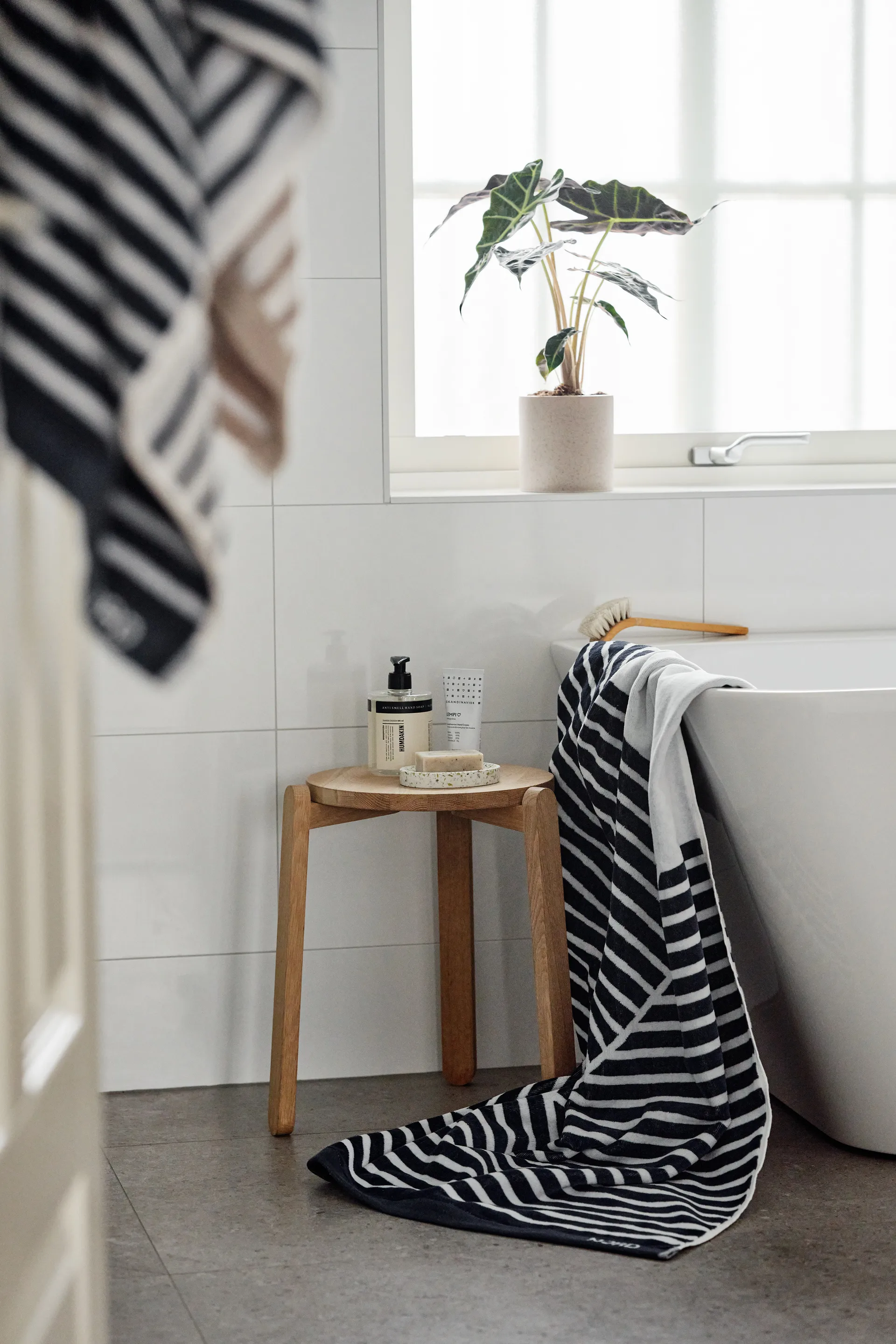 Stripes バスタオル 100x150 cm, Blue NJRD | 二オール