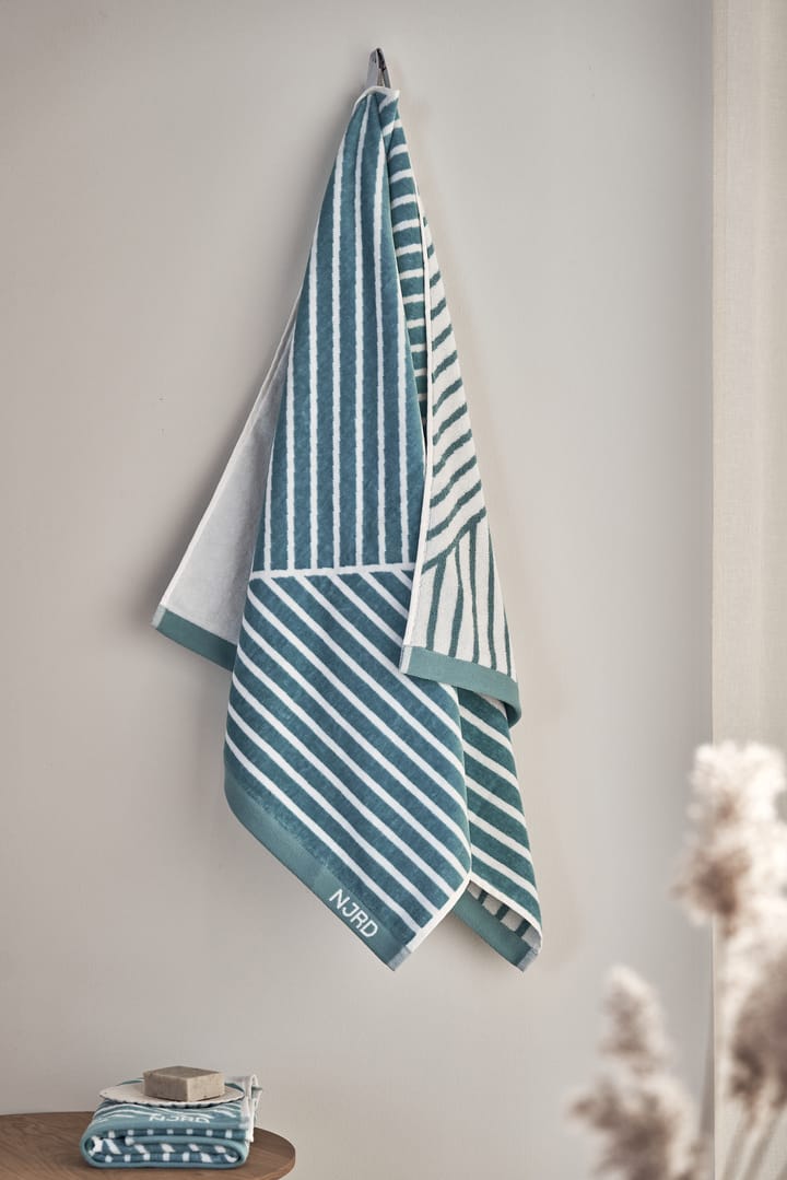 Stripes バスタオル 70x140 cm 2022年限定版 - Turquoise - NJRD | 二オール