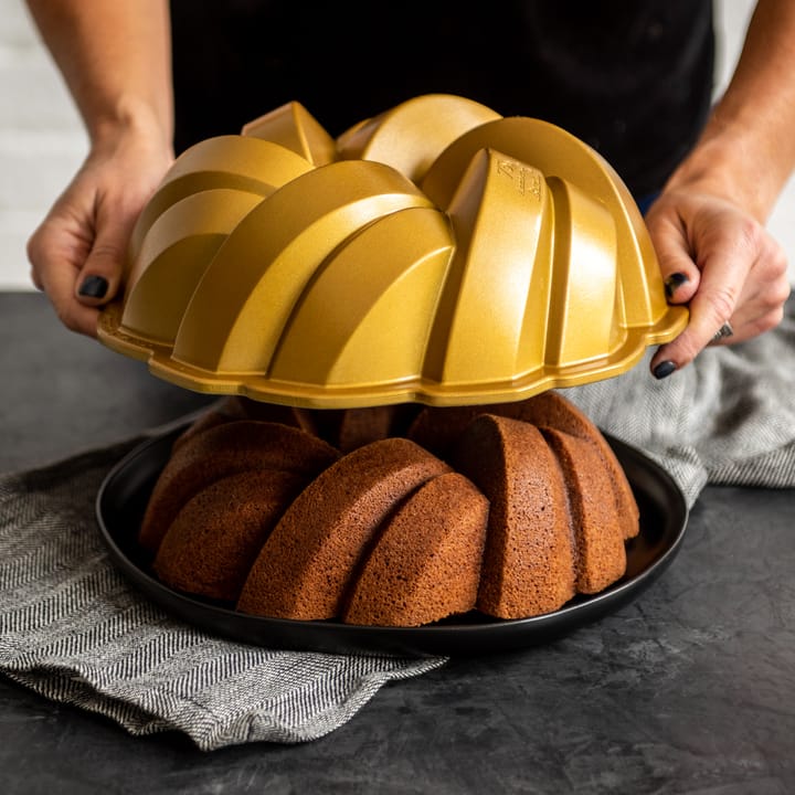 Nordic Ware 75th anniversaryブレイドバンド ベーキング型, 2.4 L Nordic Ware