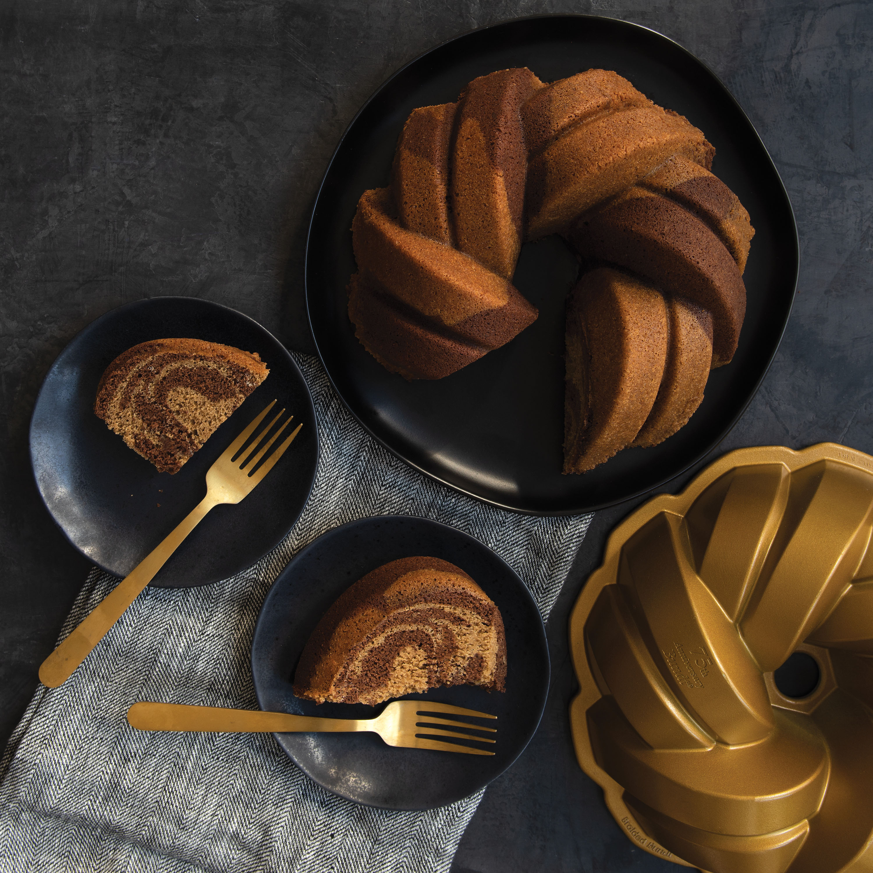 ノルディックウェア アニバーサリー 75th 編み ベーキング型 Nordic Ware からのNordic Ware 75th anniversaryブレイドバンド