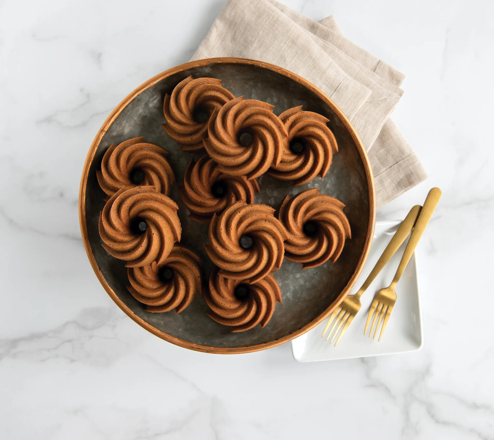 Nordic Ware heritage バントレット ベーキング型 gold, 0.9 L Nordic Ware