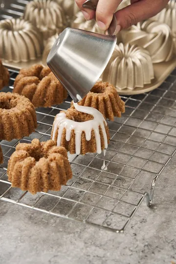 BAKE スポンジケーキ型 - Rosette, nonstick - Nordwik | ノードウィック