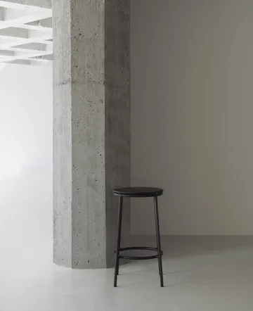 Circa バースツール 65 cm - Black aluminium - Normann Copenhagen | ノーマンコペンハーゲン