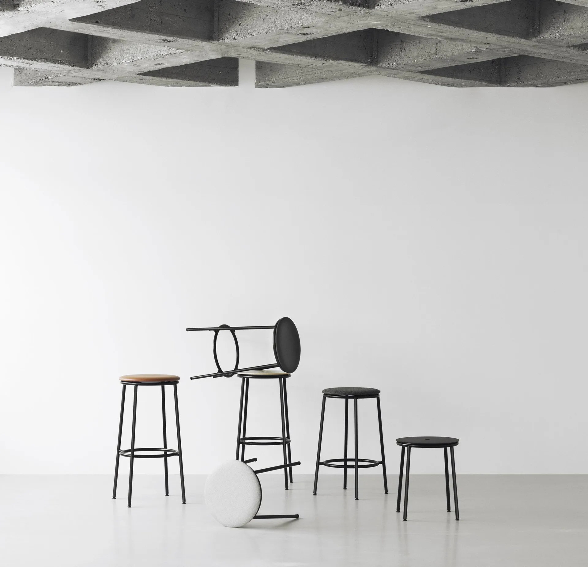Circa バースツール 65 cm, Black oak Normann Copenhagen | ノーマンコペンハーゲン