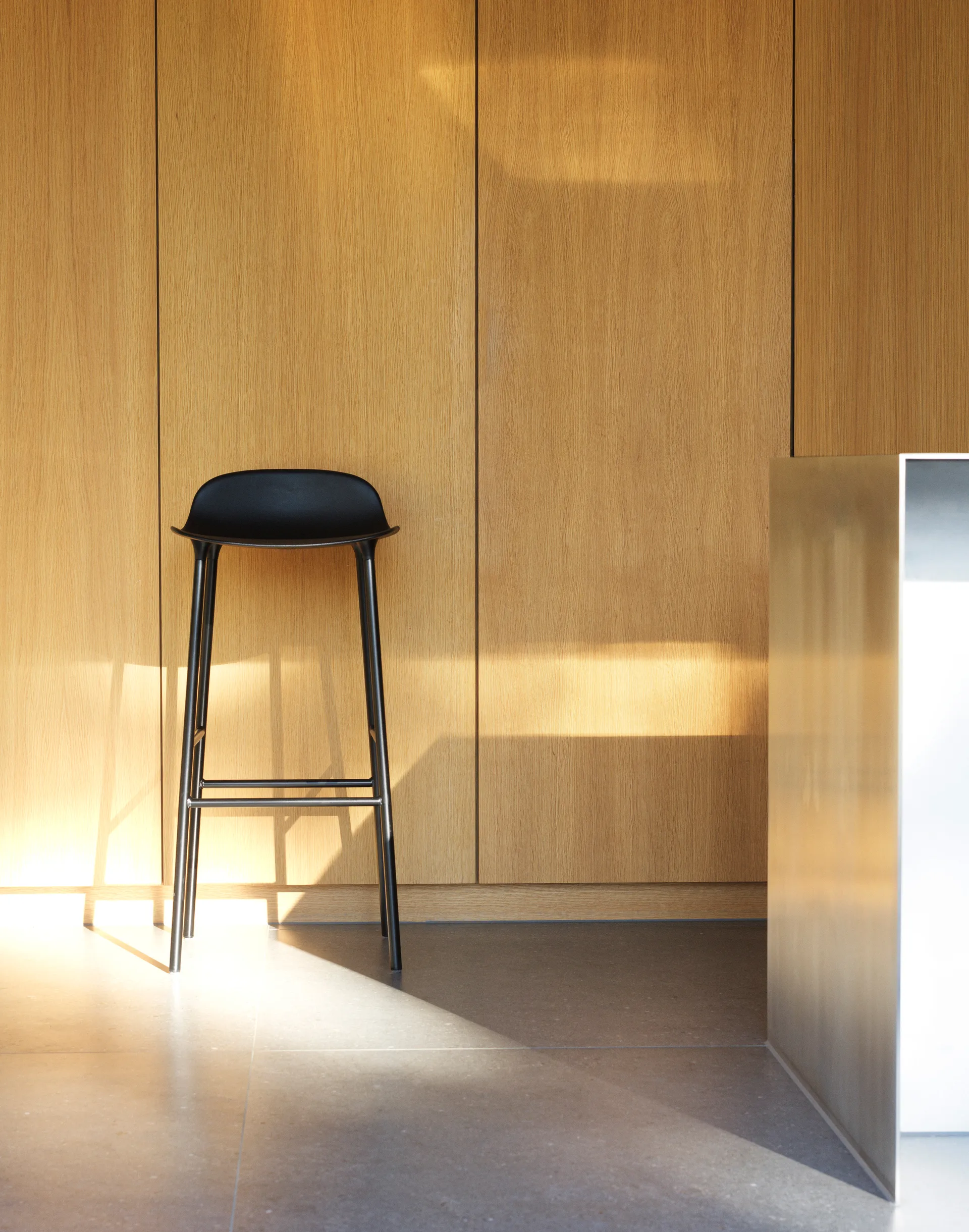 Form barstool metal legs, Black Normann Copenhagen | ノーマンコペンハーゲン
