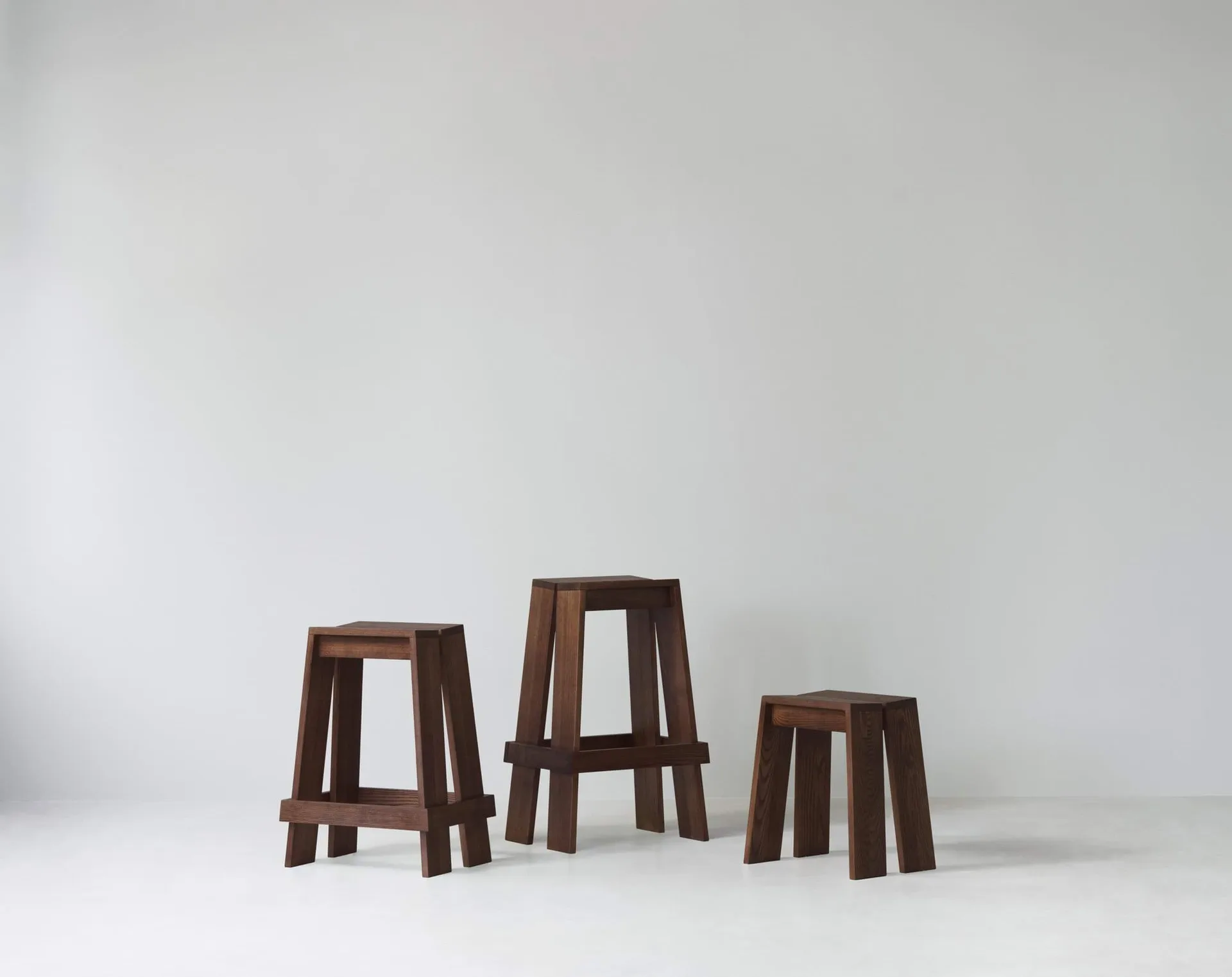 Let バースツール 65 cm, Brown Stained Ash Normann Copenhagen | ノーマンコペンハーゲン