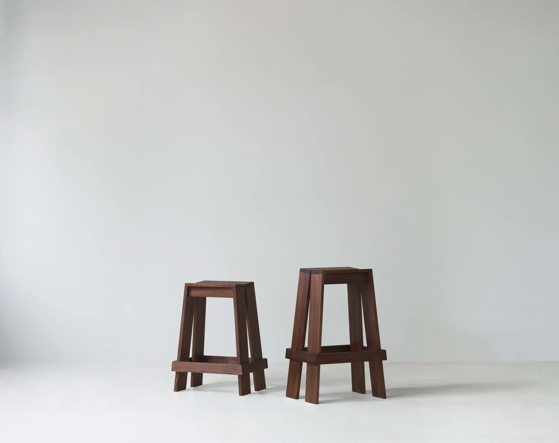 Let バースツール 65 cm, Brown Stained Ash Normann Copenhagen | ノーマンコペンハーゲン