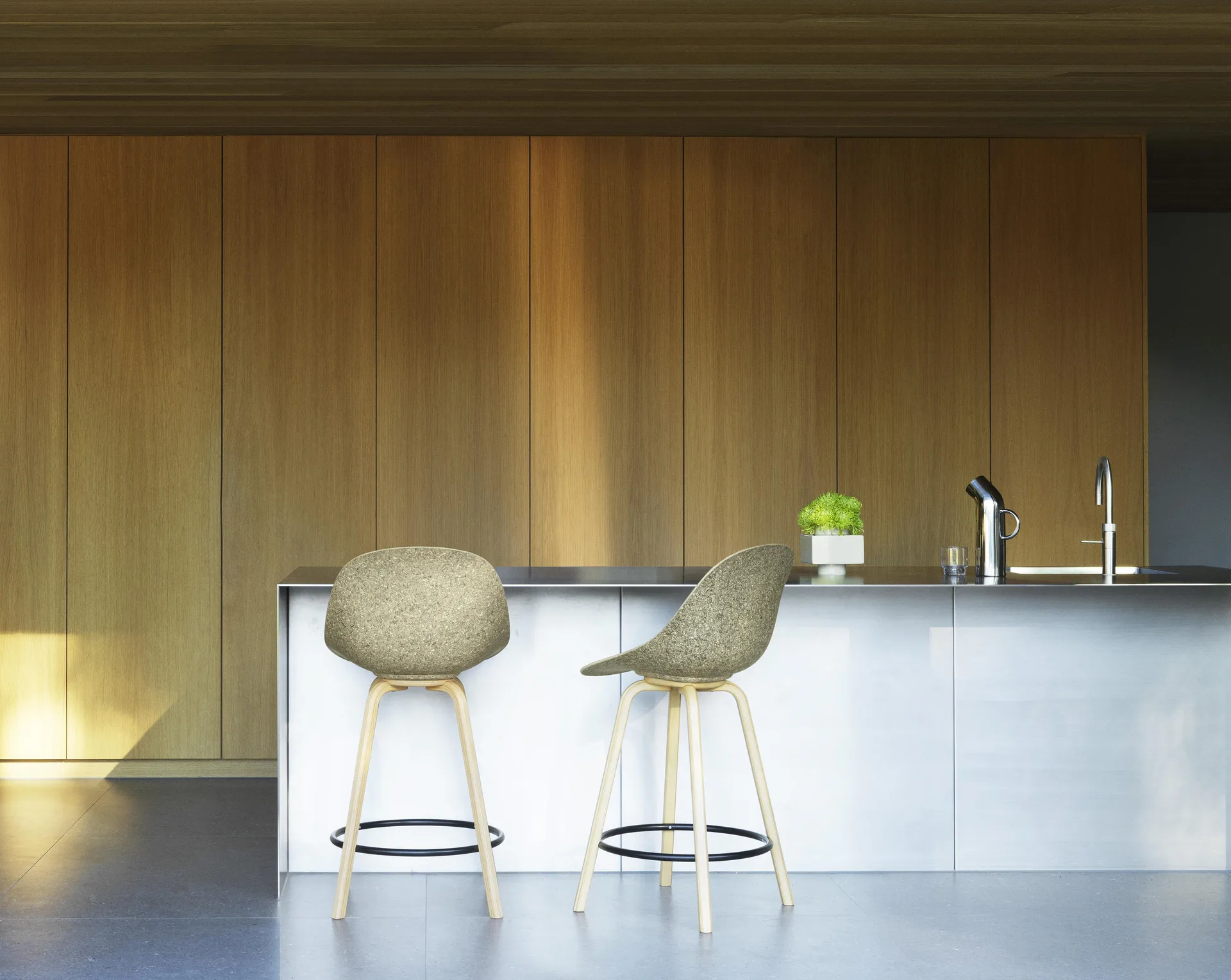 Mat Bar チェア バースツール 65 cm, Seaweed-beech-black steel Normann Copenhagen | ノーマンコペンハーゲン