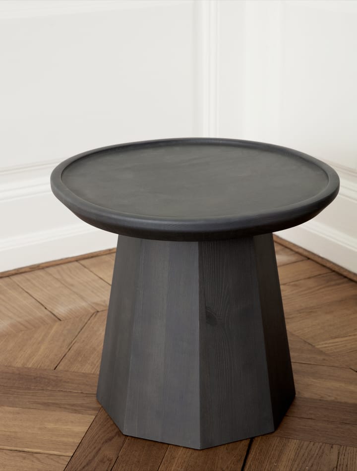Pine テーブル small, サイドテーブル Ø45 cm H:40.6 cm, Dark Grey Normann Copenhagen | ノーマンコペンハーゲン