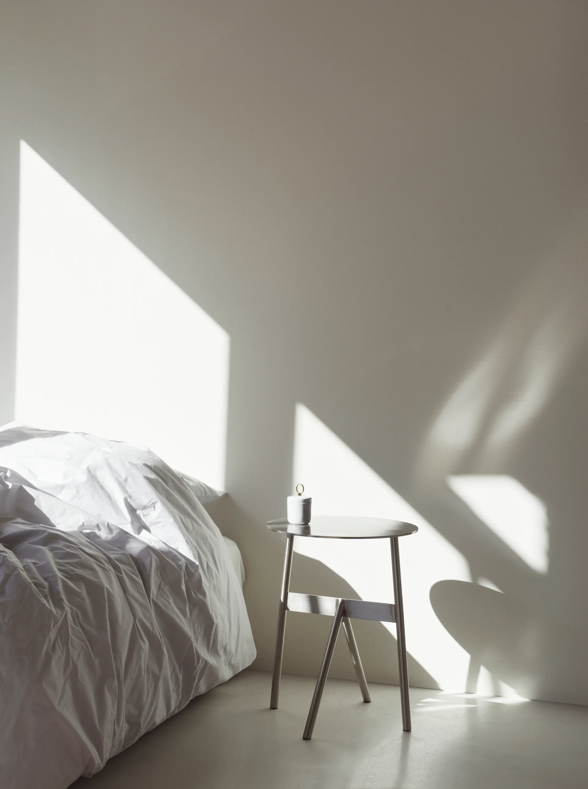 Stock Table サイドテーブル Ø37 cm H:46 cm, Warm Grey Normann Copenhagen | ノーマンコペンハーゲン