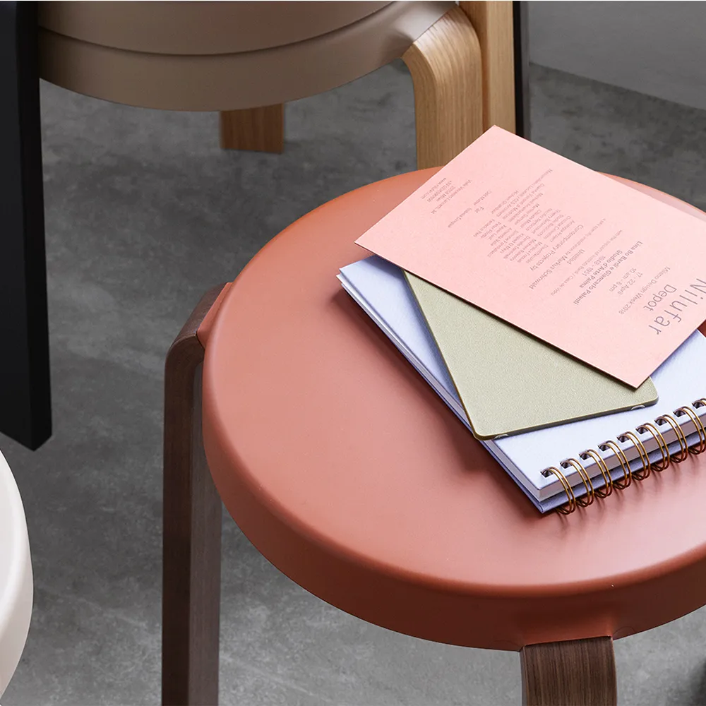 Tap ラウンド スツール, Sand, oak legs, Ø35x43 cm Normann Copenhagen | ノーマンコペンハーゲン
