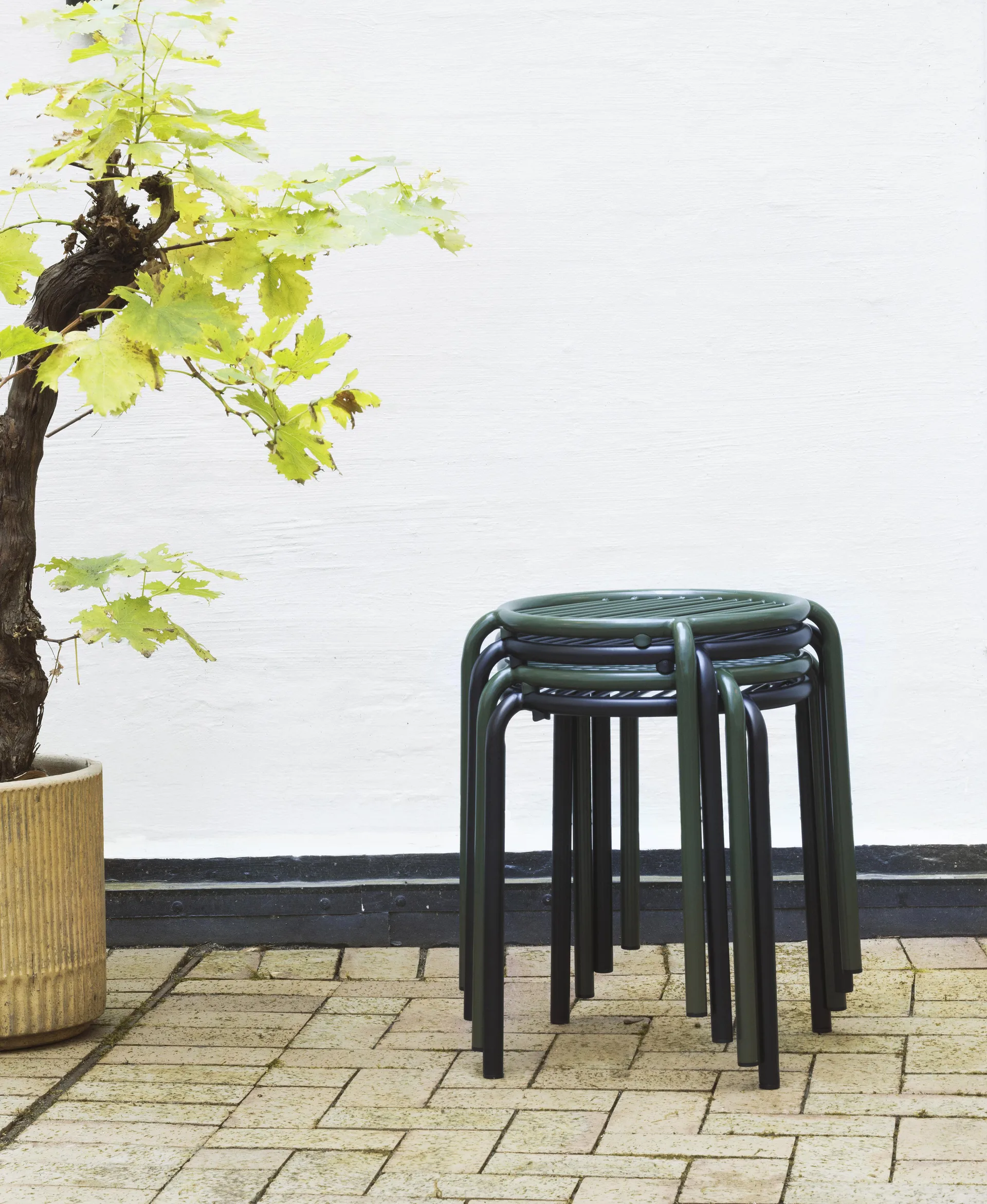 Vig ラウンド スツール, Black, Ø41x46 cm Normann Copenhagen | ノーマンコペンハーゲン