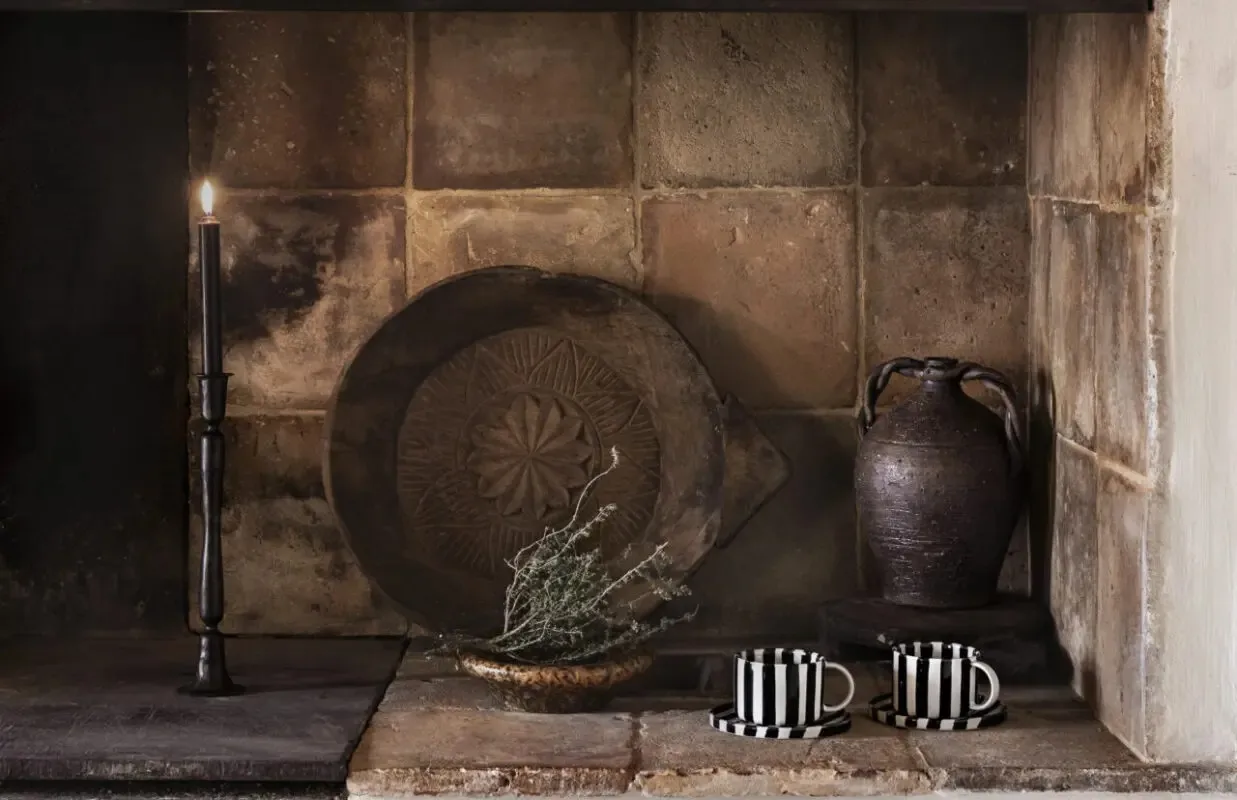 Monica カップ & ソーサー, Black Olsson & Jensen | オルソン & ジェンセン