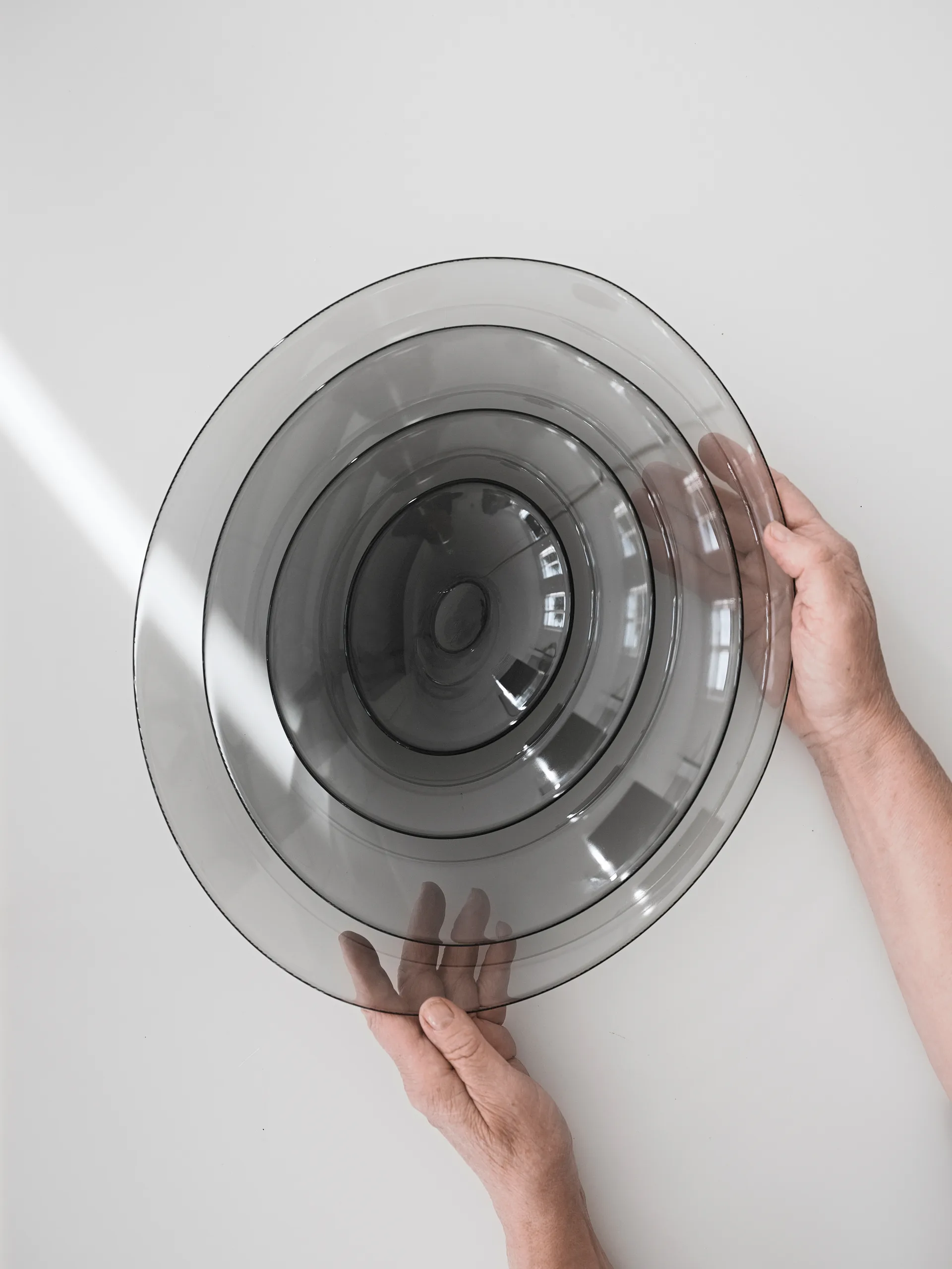 Pond ソーサー 29 cm, grey Orrefors | オレフォス