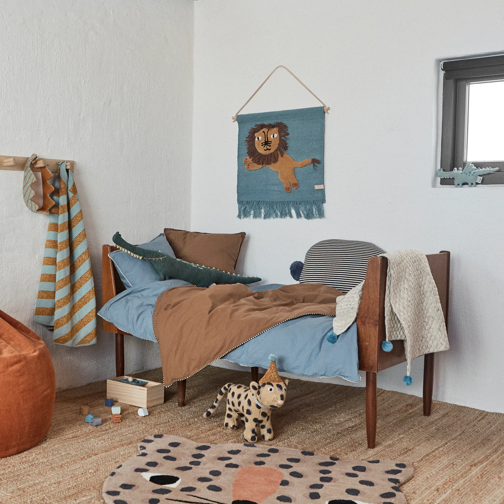 Jumping Lion ウォールデコレーション 52x55 cm, Blue OYOY | オイオイ