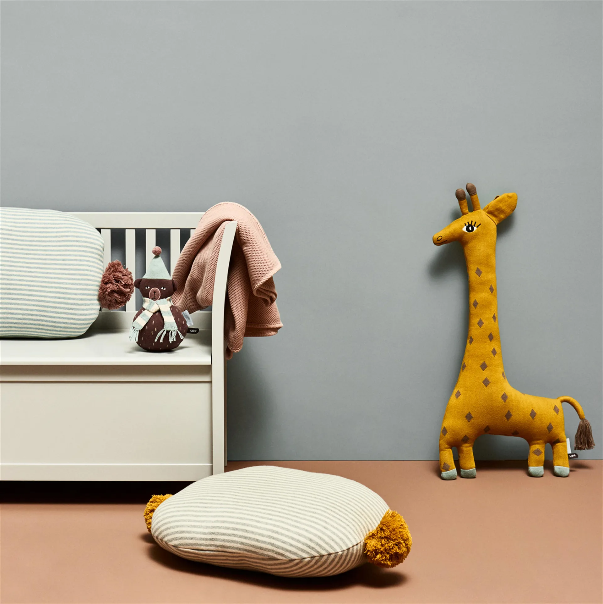 Noah the giraff stuffed toy, yellow OYOY | オイオイ