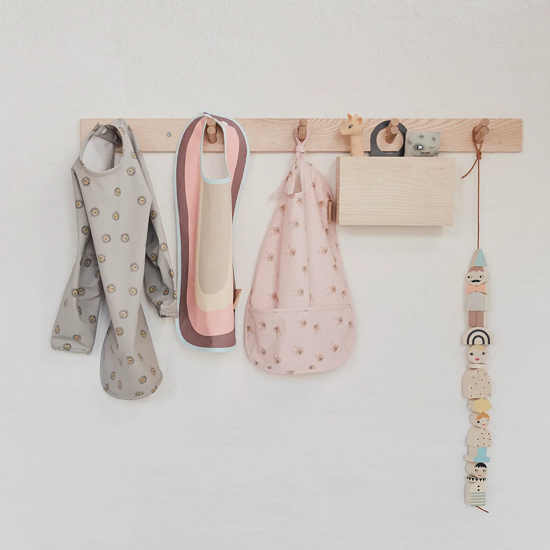 Rainbow bib, pink OYOY | オイオイ