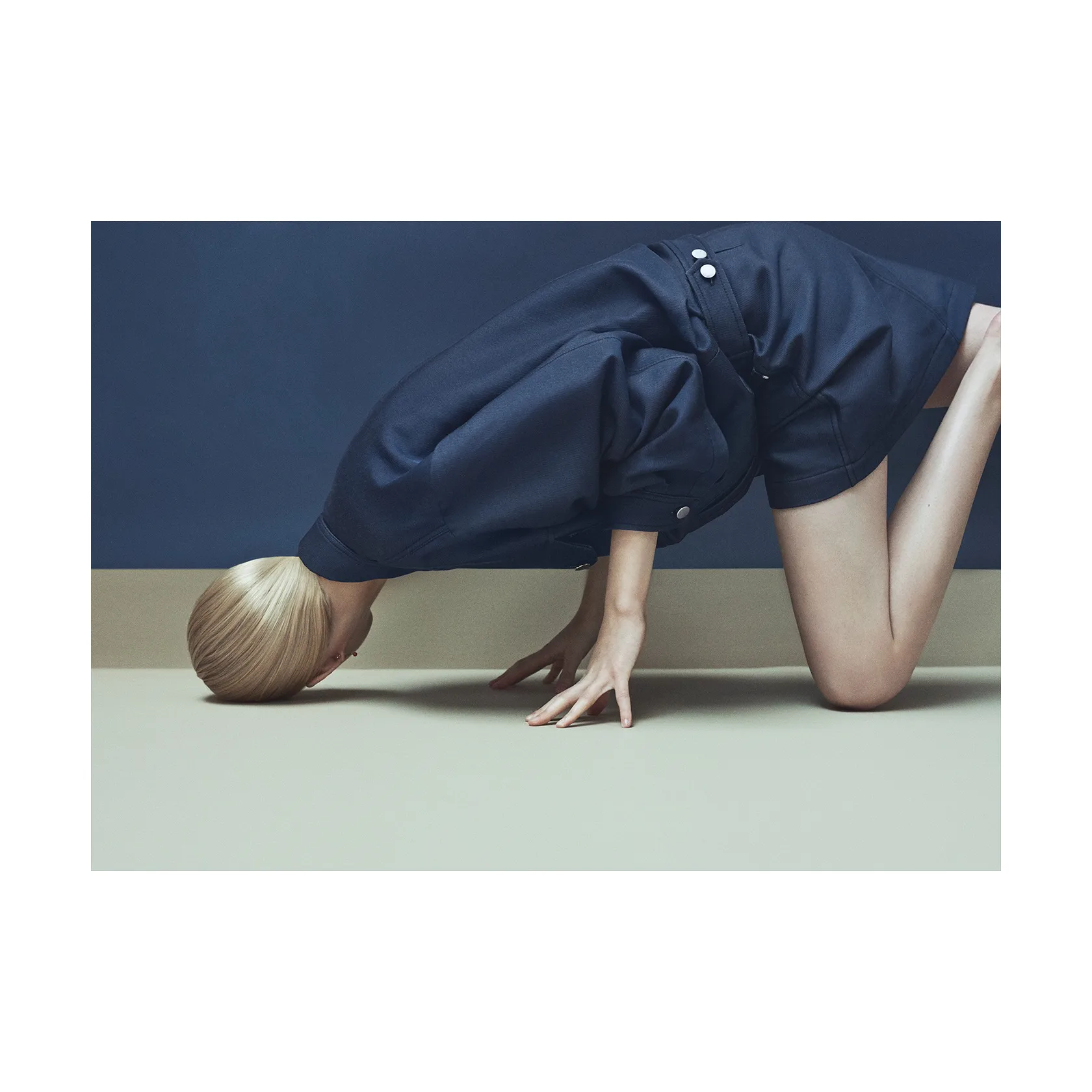 In Deep Blue ポスター, 30x40 cm Paper Collective | ペーパーコレクティブ