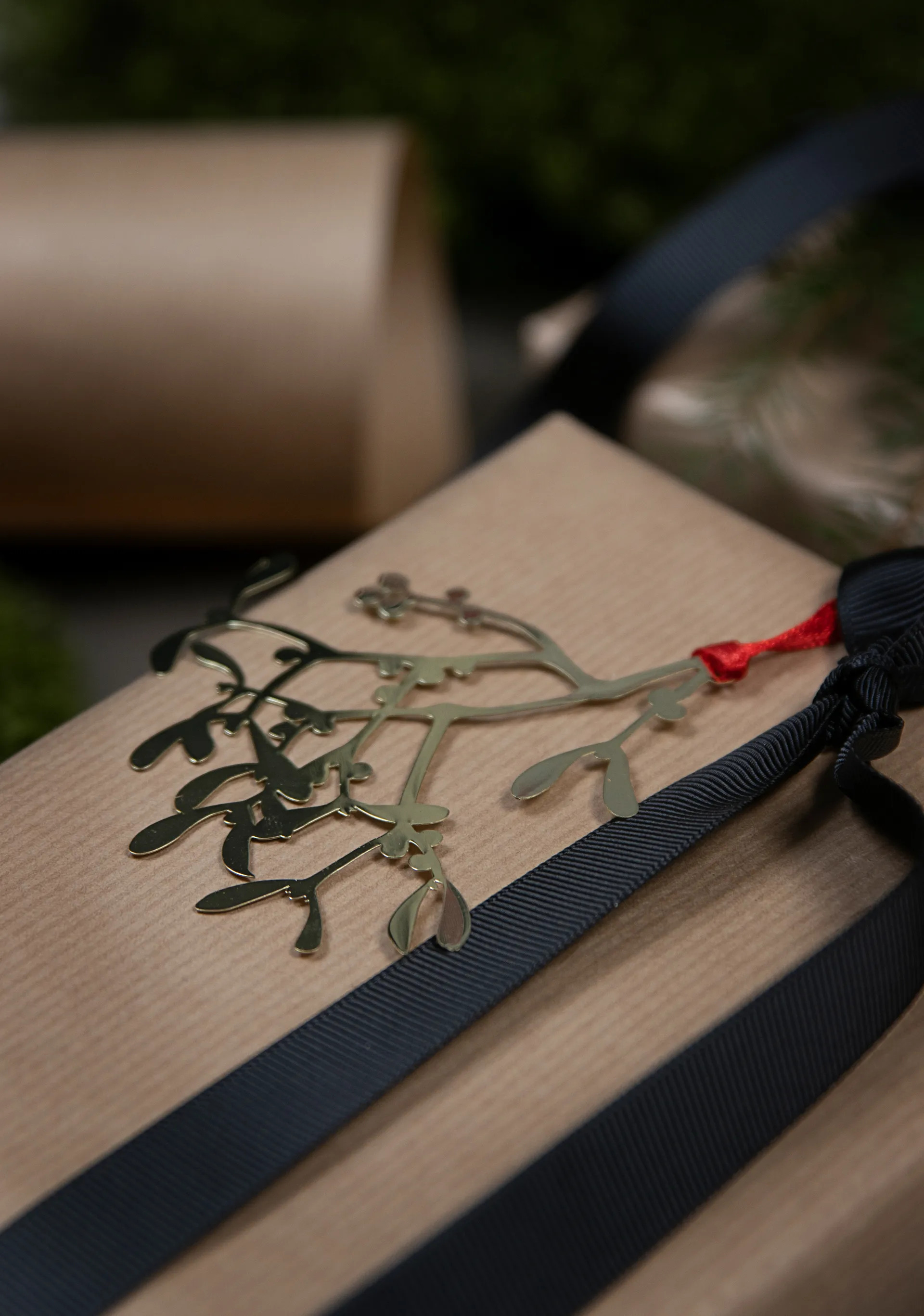 Plutoクリスマス デコレーション in メタル, Mistletoe  Gold coloured Pluto Design