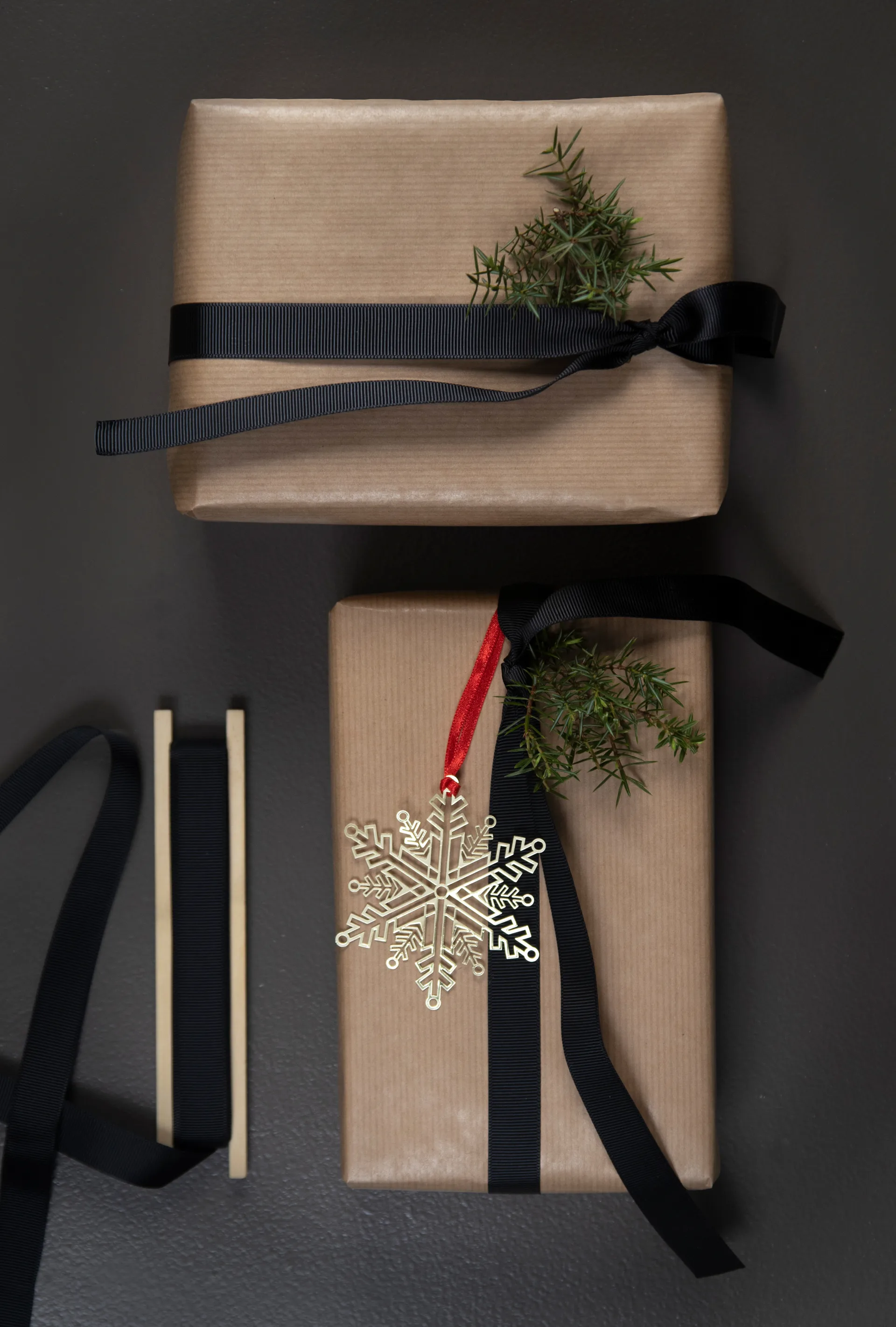 Plutoクリスマス デコレーション in メタル, Snow star Gold coloured Pluto Design