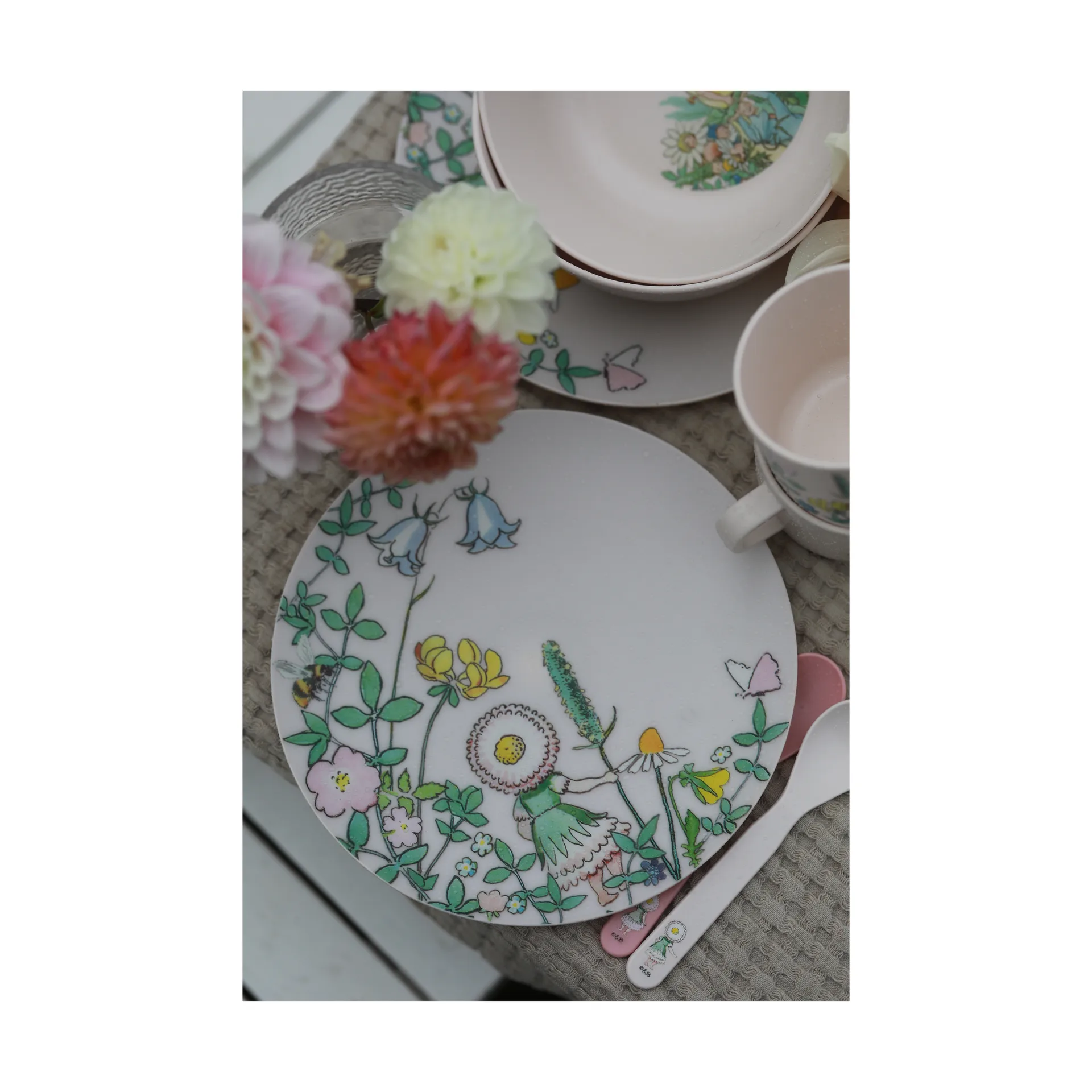 Elsa Beskow Blomsterfesten プレート Ø20 cm, Multi Rätt Start