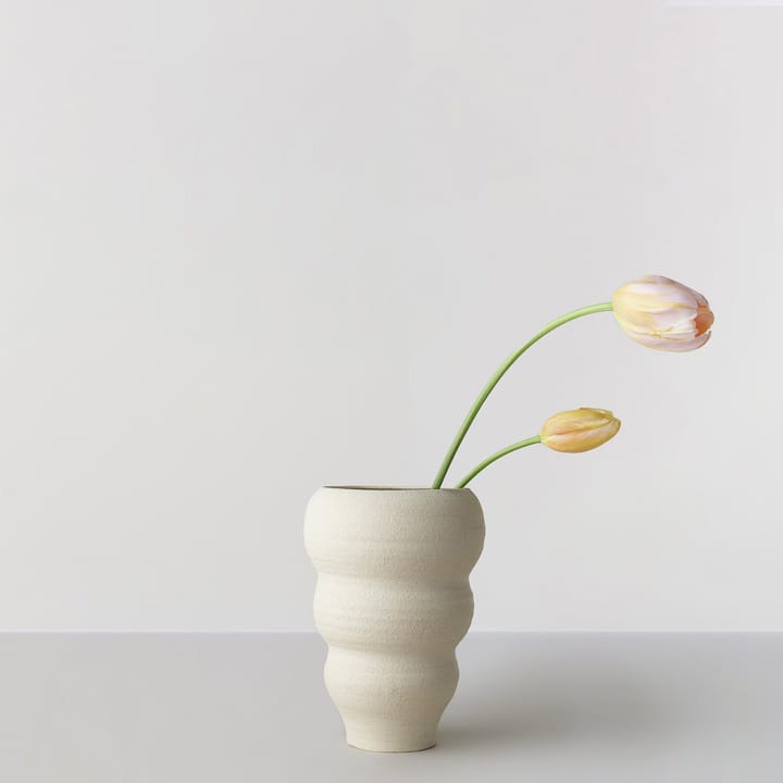 Hand turned 花瓶 no. 60 Curved, Vanilla Ro Collection | ロ コレクション