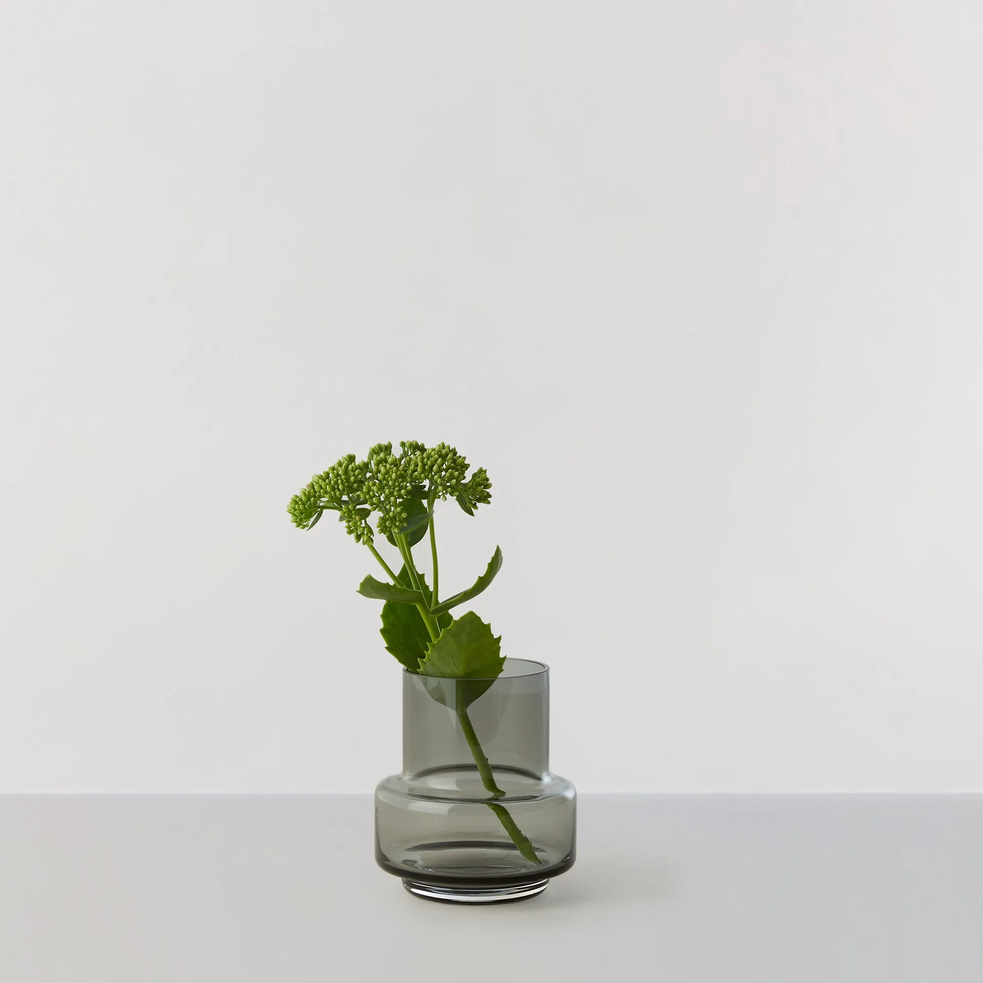 ハリケーン ティーライト no. 25, Smoked grey Ro Collection | ロ コレクション